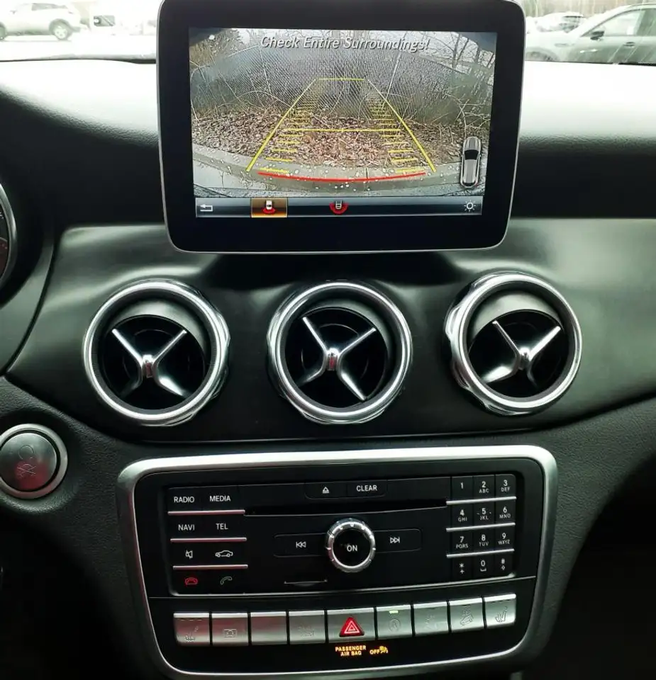 Mercedes-Benz GLA снимка Mercedes-Benz GLA