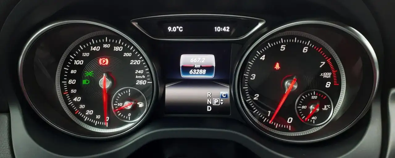 Mercedes-Benz GLA снимка Mercedes-Benz GLA