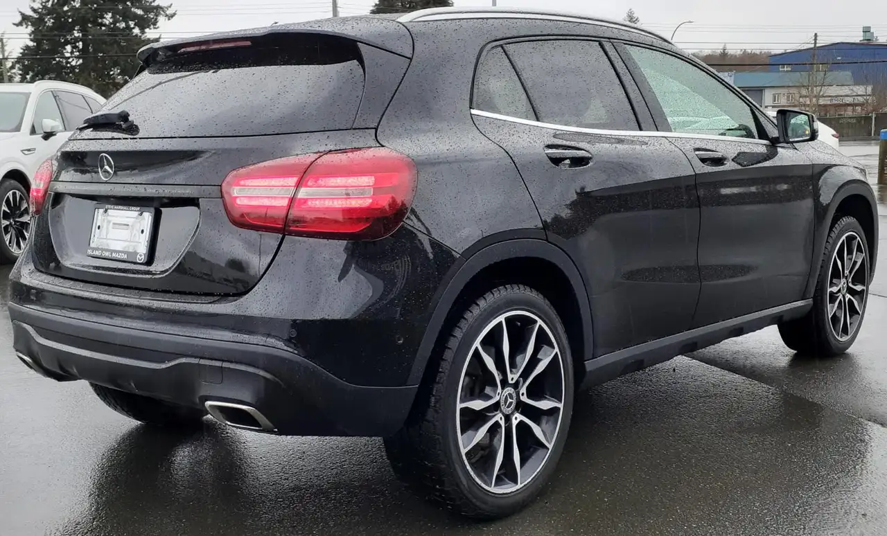 Mercedes-Benz GLA снимка Mercedes-Benz GLA