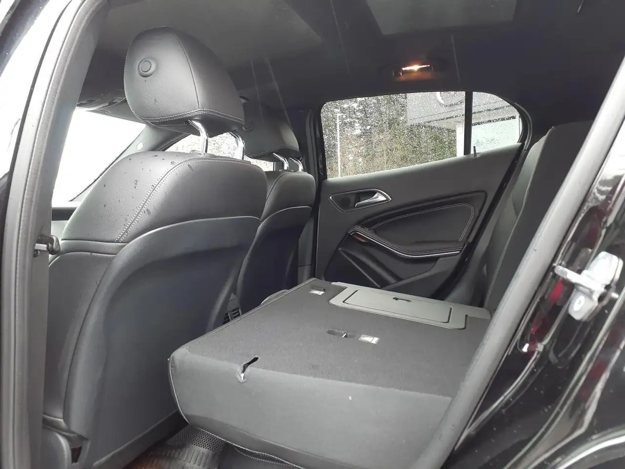 Mercedes-Benz GLA снимка Mercedes-Benz GLA