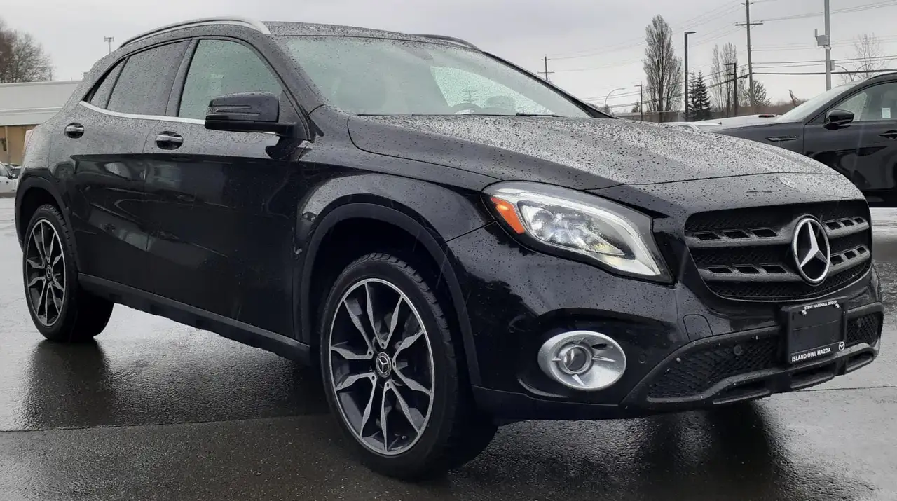 Mercedes-Benz GLA снимка Mercedes-Benz GLA