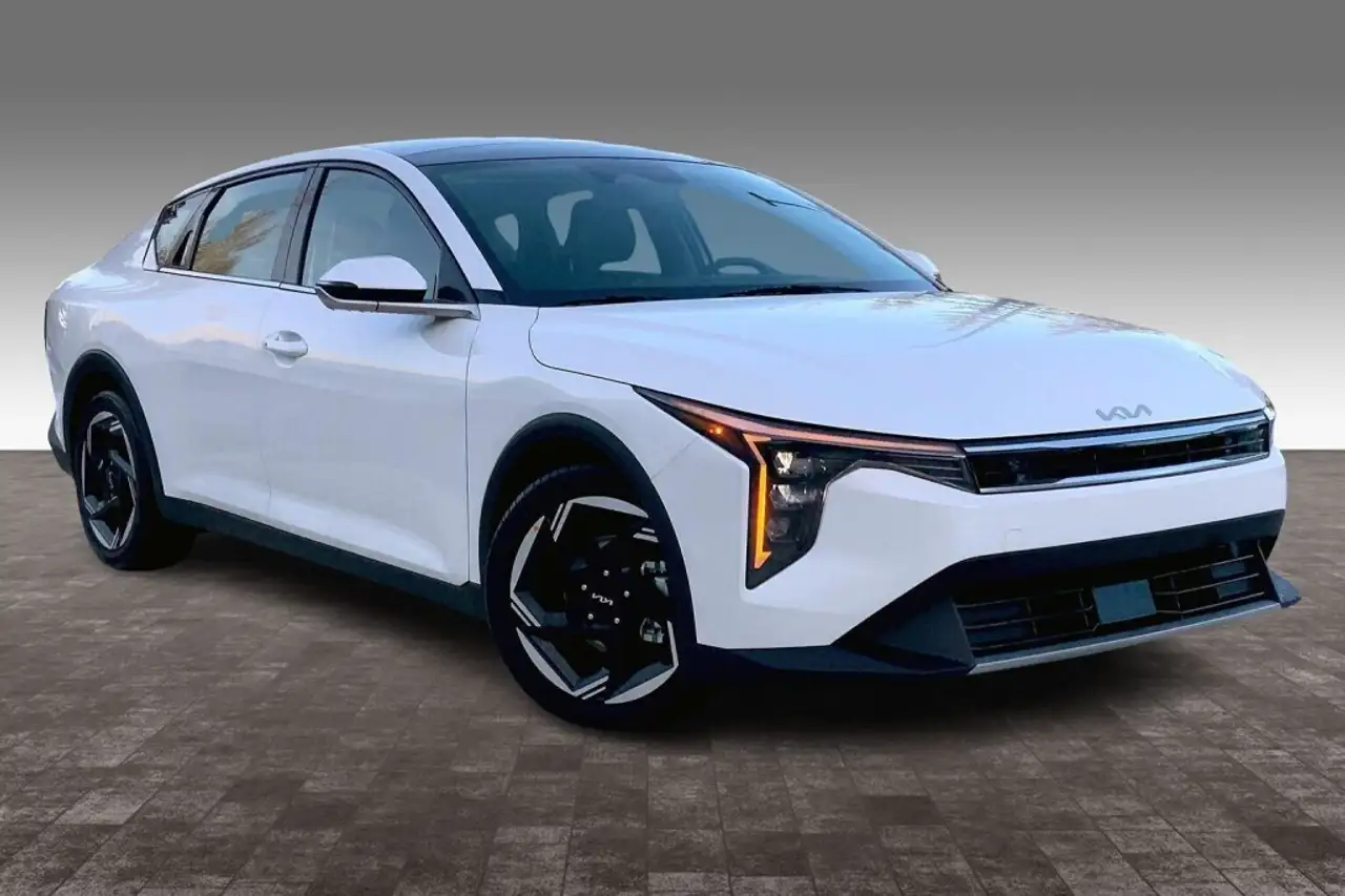 Kia K4 снимка Kia K4