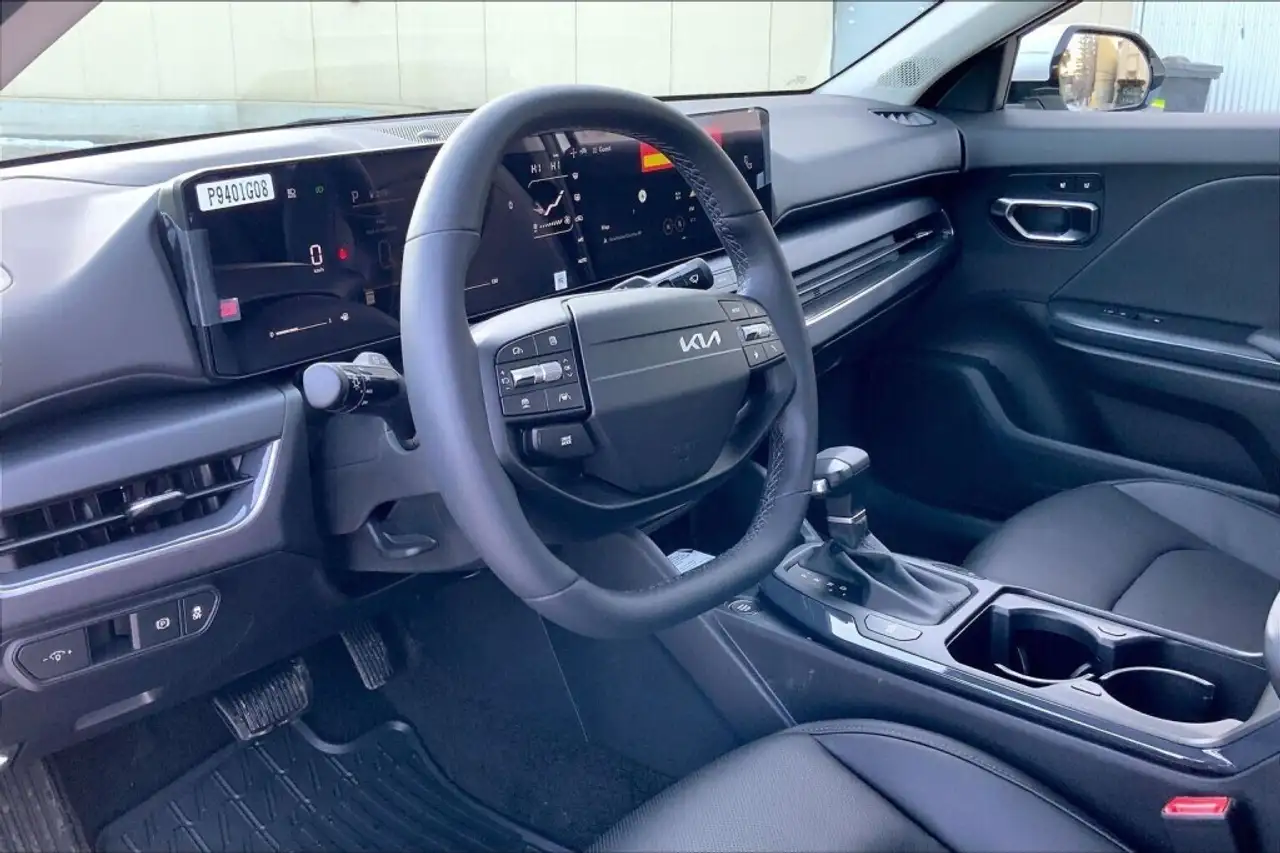 Kia K4 снимка Kia K4