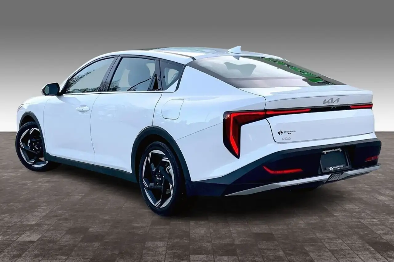 Kia K4 снимка Kia K4
