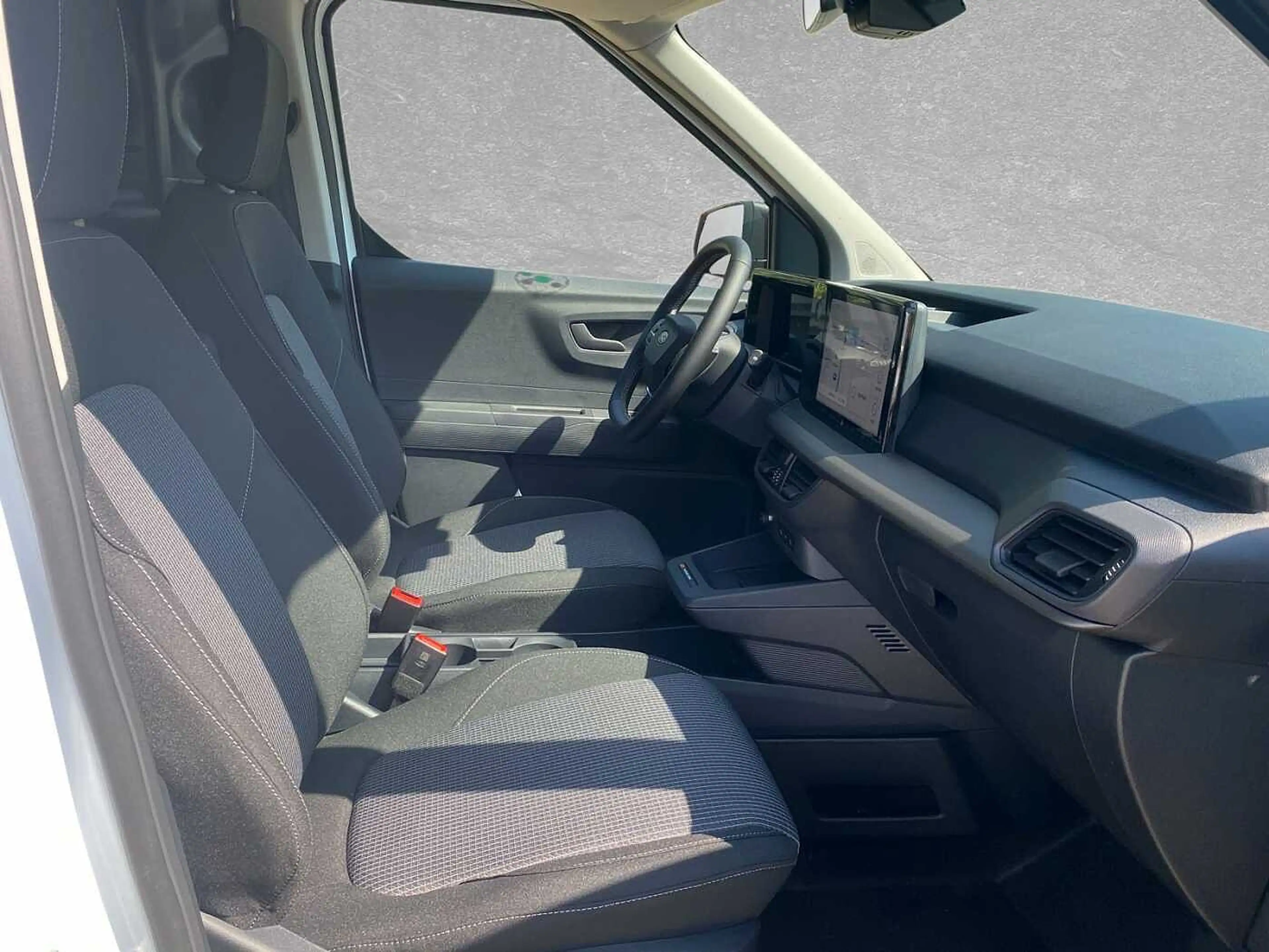 Ford Transit Courier E-Transit Courier Transit 54kWh Trend — photo 3