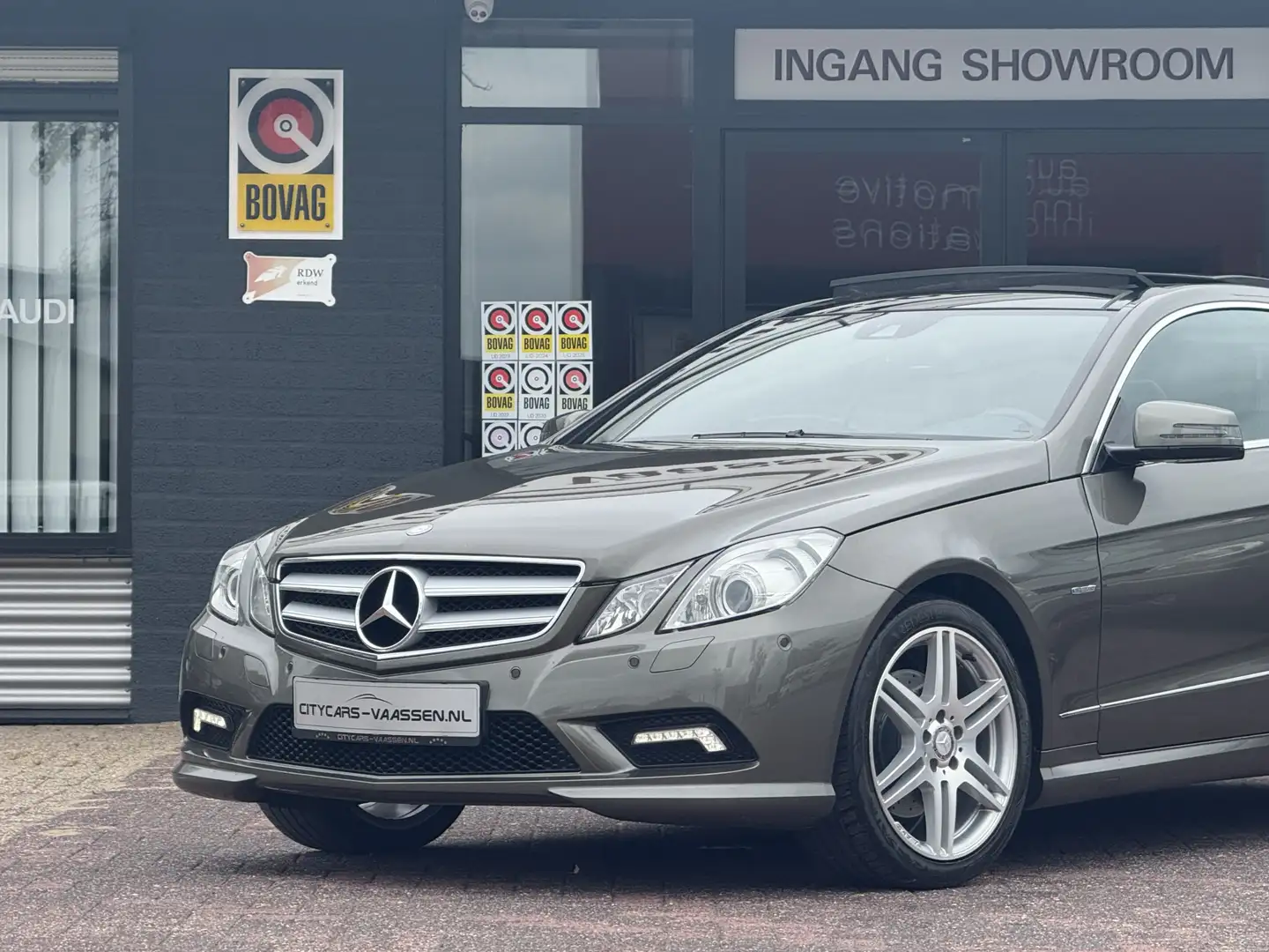 Mercedes-Benz E 350 Coupé CGI Avantgarde automaat youngtimer 293 pk or Beige - 2