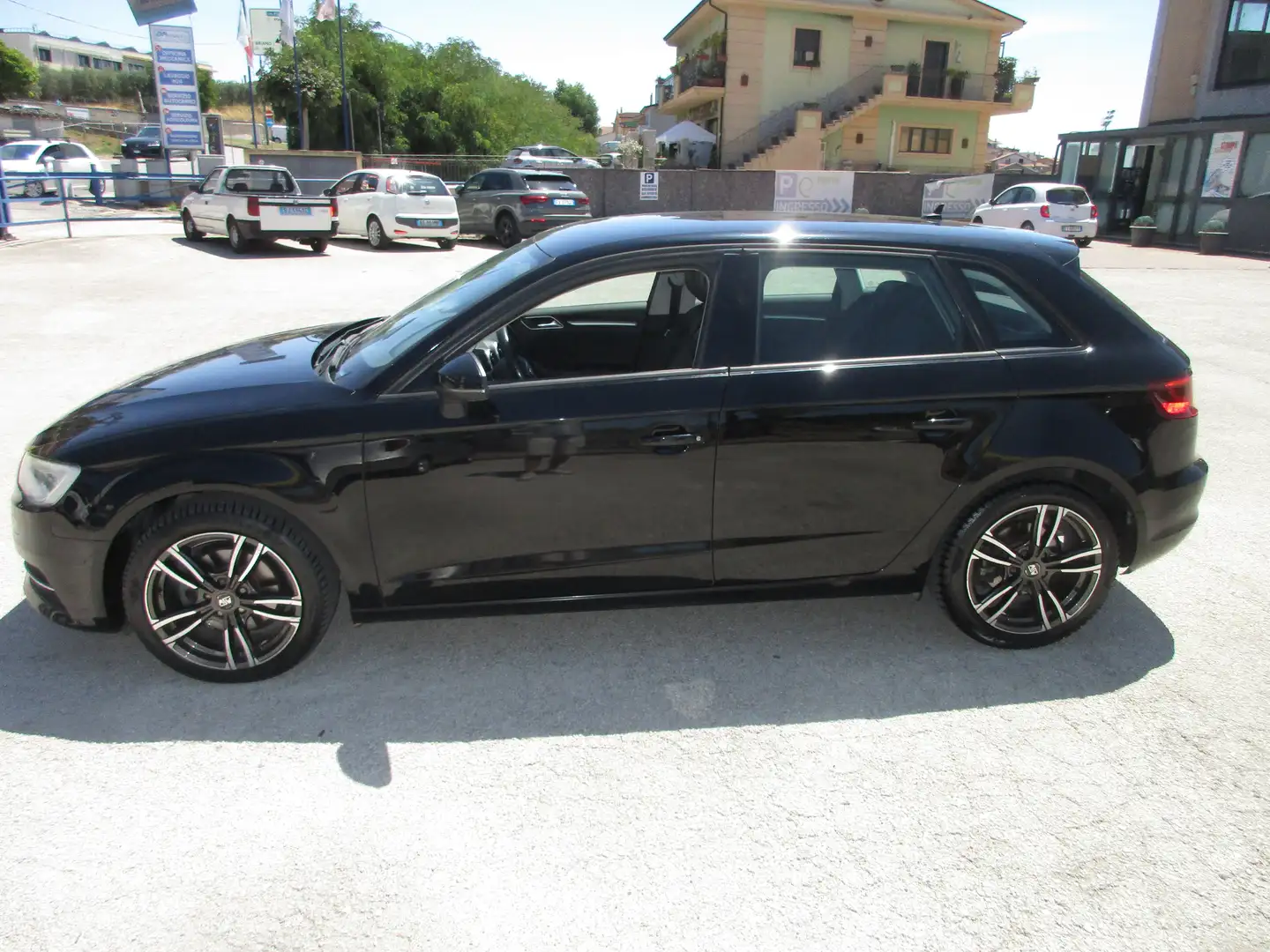 Audi A3 Sportback 2.0 tdi Attraction 150cv s-tronic FULL Nero - 2