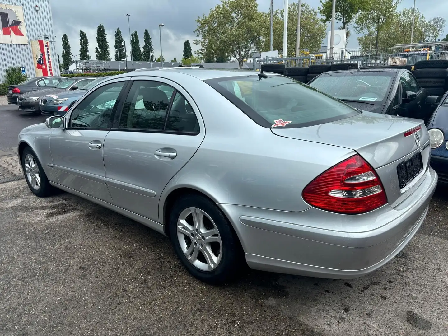 Mercedes-Benz E 220 E -Klasse Lim. E 220 CDI /Autom/Navi/Klima Silber - 2