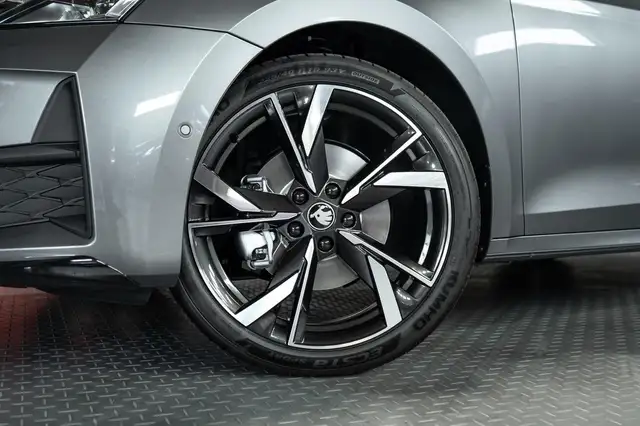 Skoda Octavia view 3
