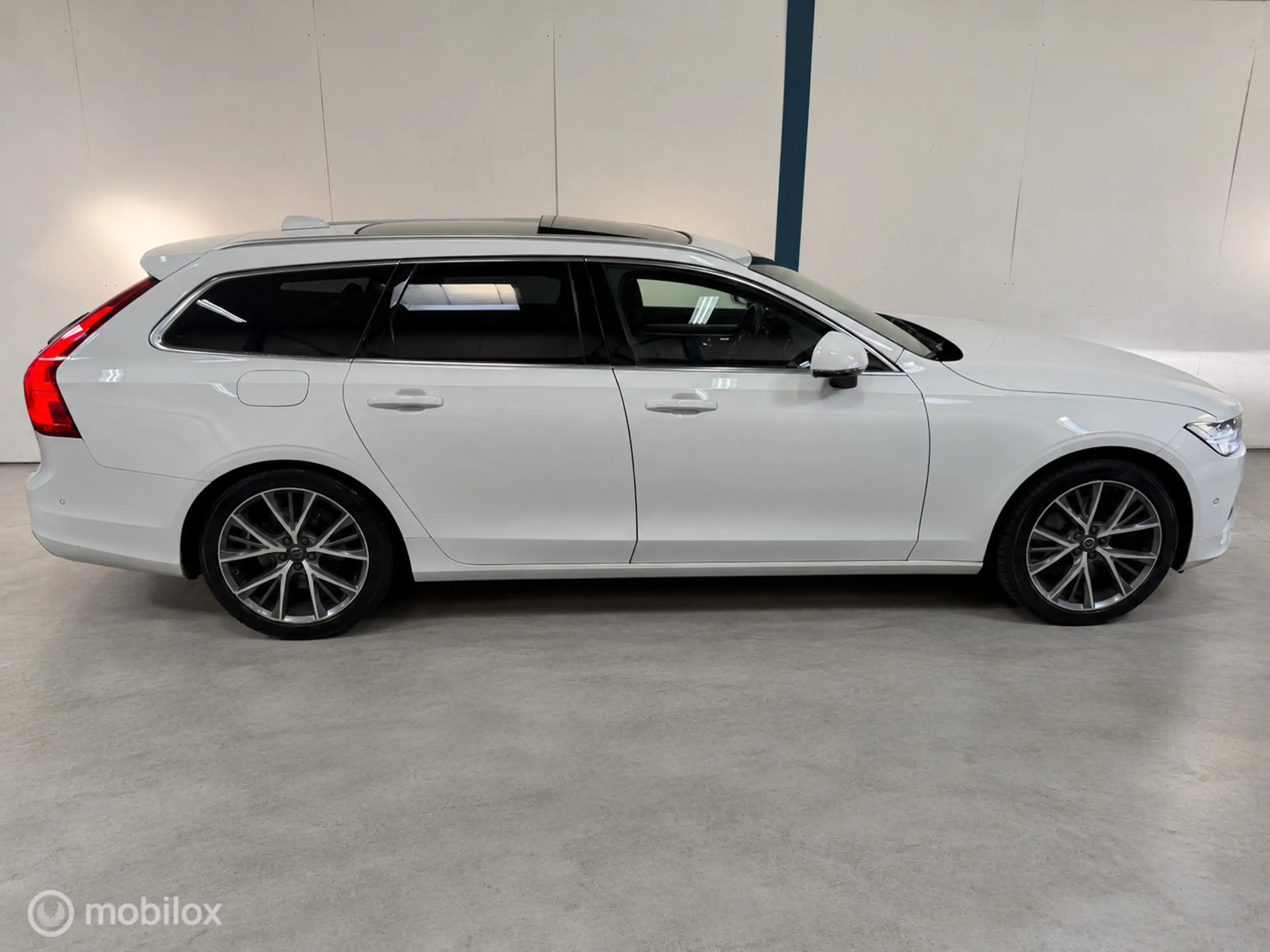 Volvo V90 2.0 T5 Momentum NL-AUTO / PANO / LEER — photo 14