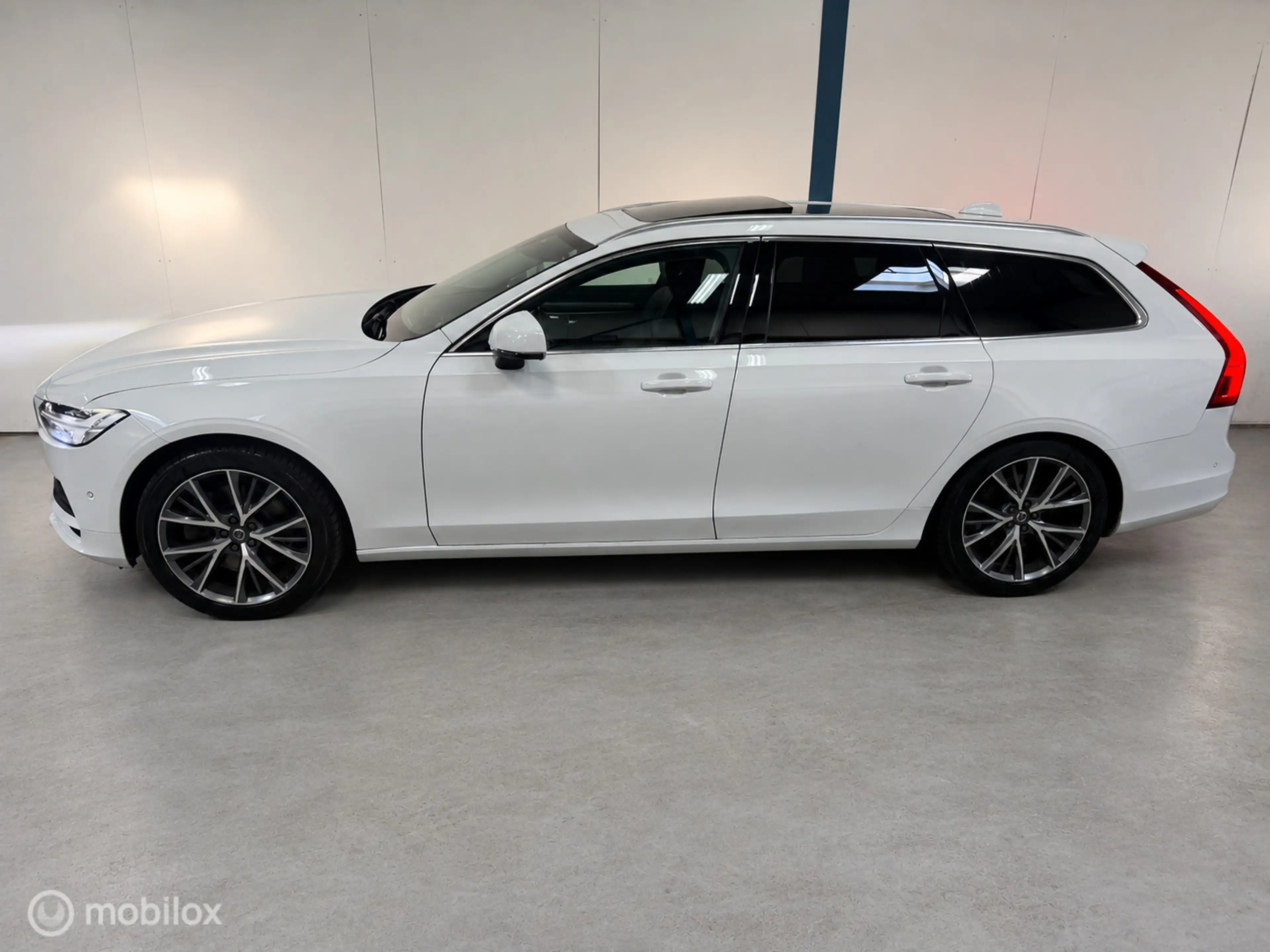 Volvo V90 2.0 T5 Momentum NL-AUTO / PANO / LEER — photo 8