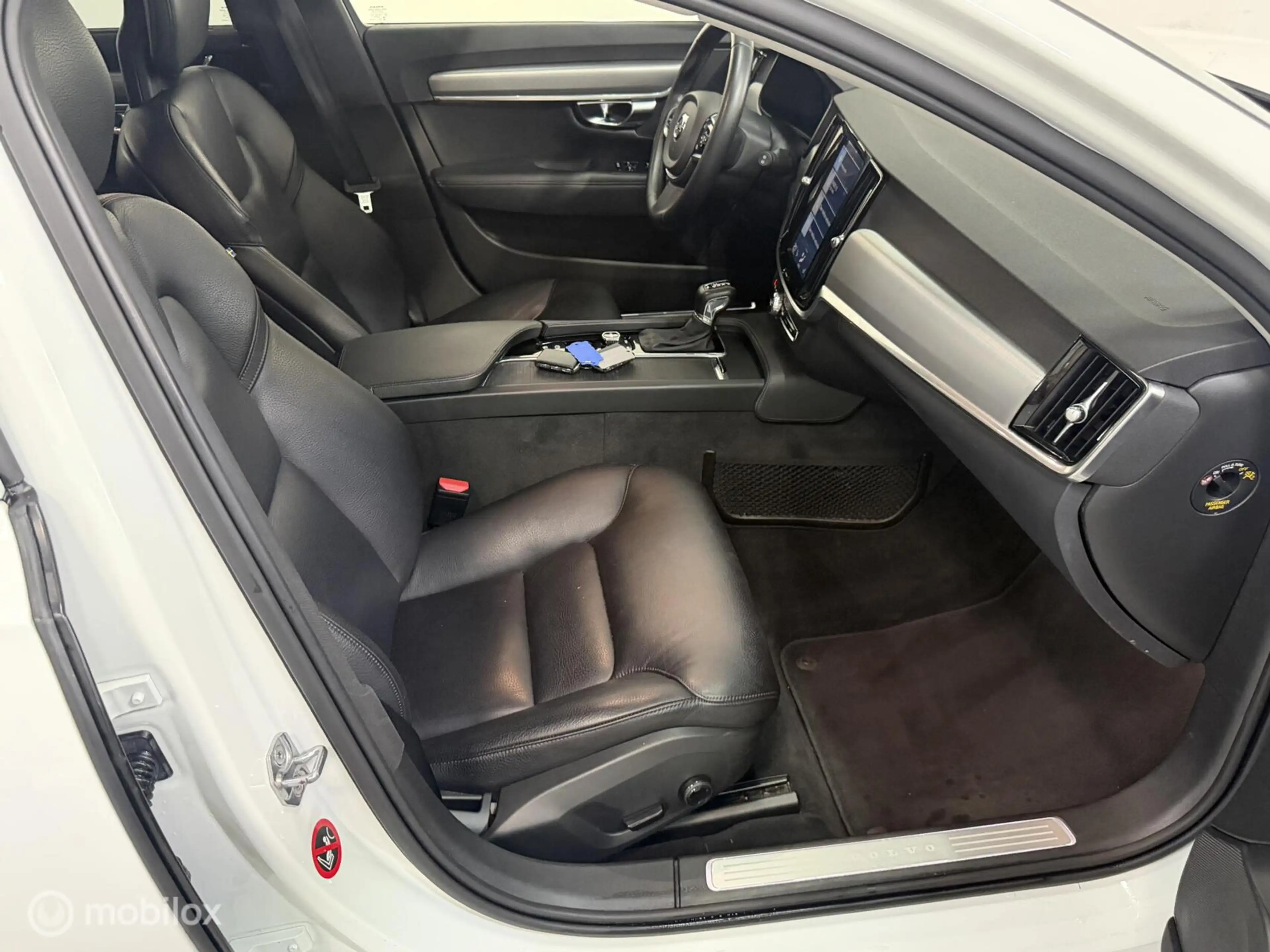 Volvo V90 2.0 T5 Momentum NL-AUTO / PANO / LEER — photo 5