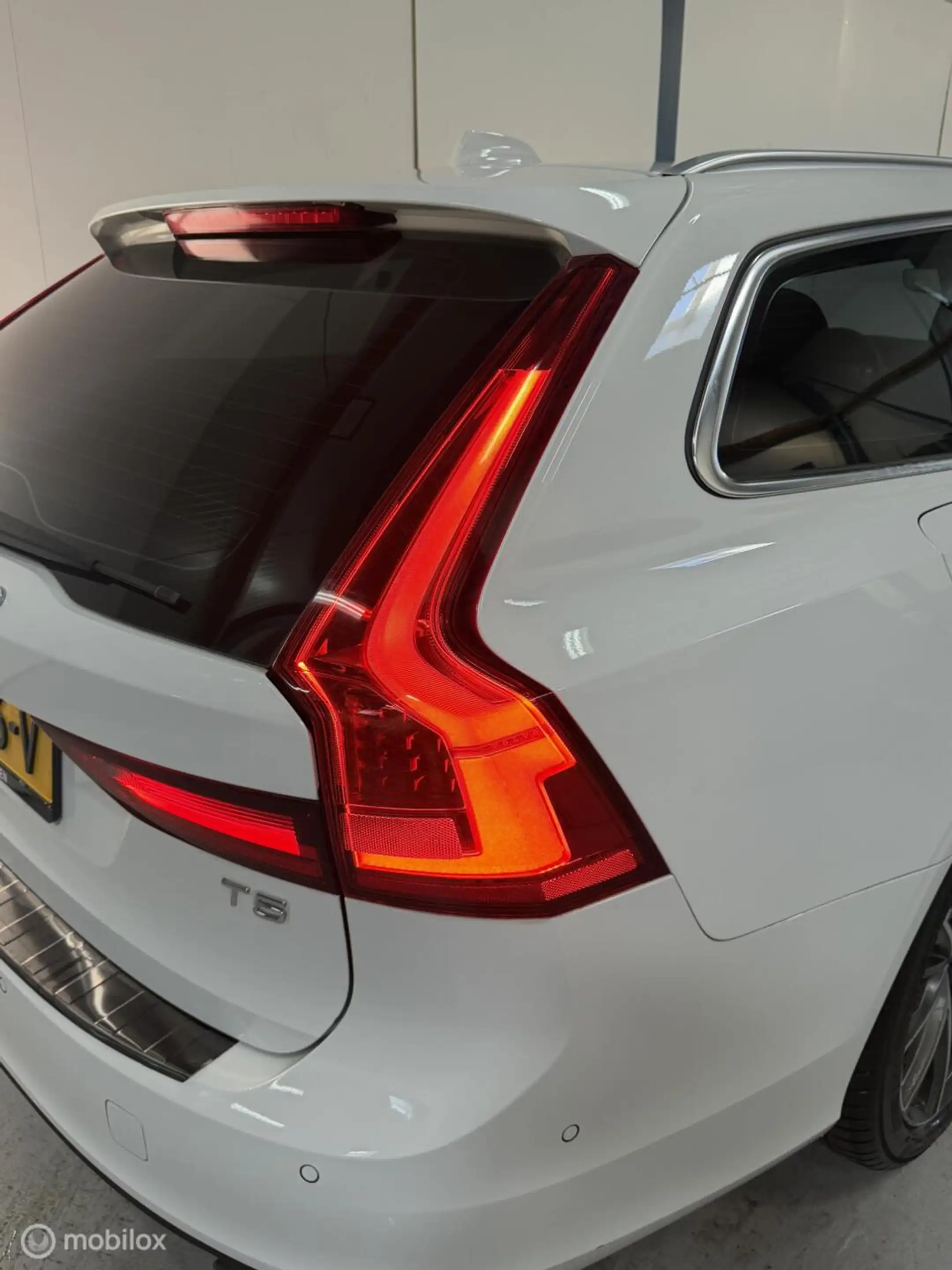 Volvo V90 2.0 T5 Momentum NL-AUTO / PANO / LEER — photo 7