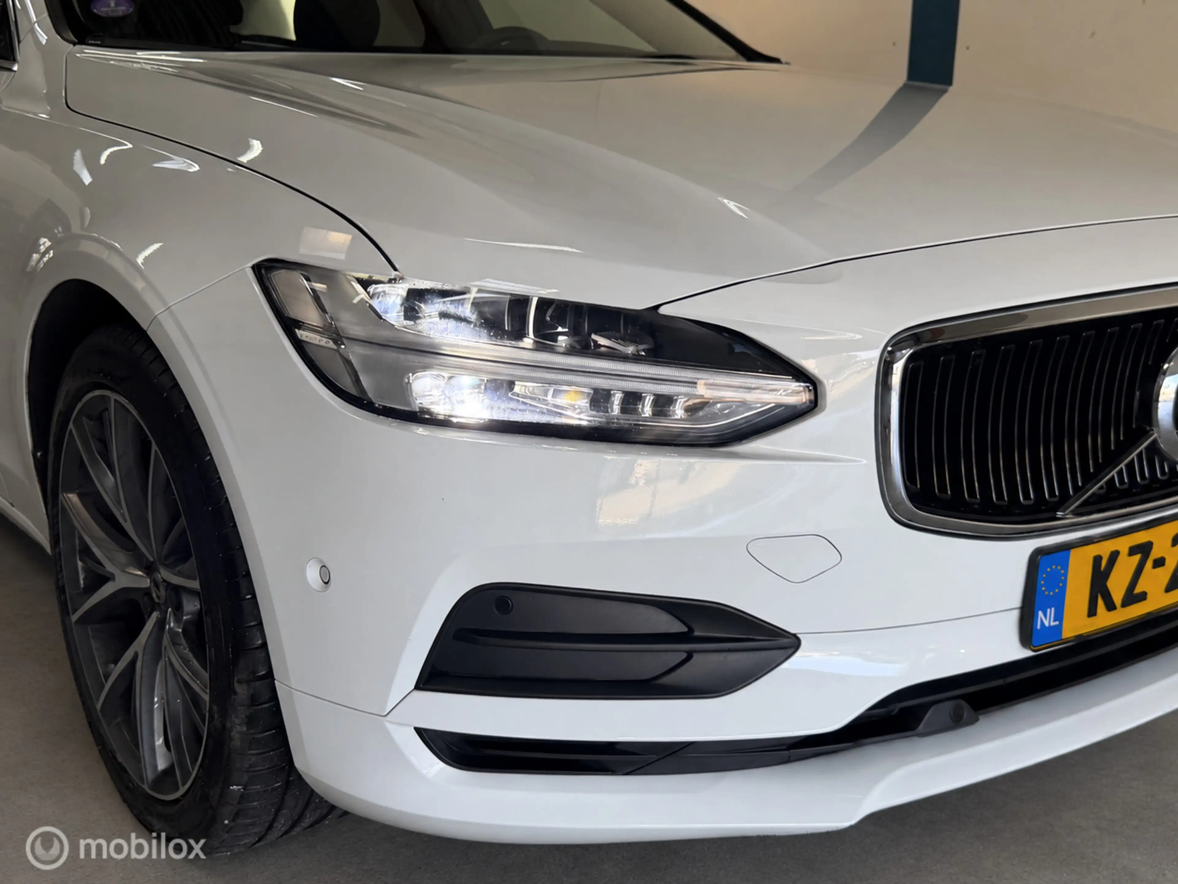 Volvo V90 2.0 T5 Momentum NL-AUTO / PANO / LEER — photo 11