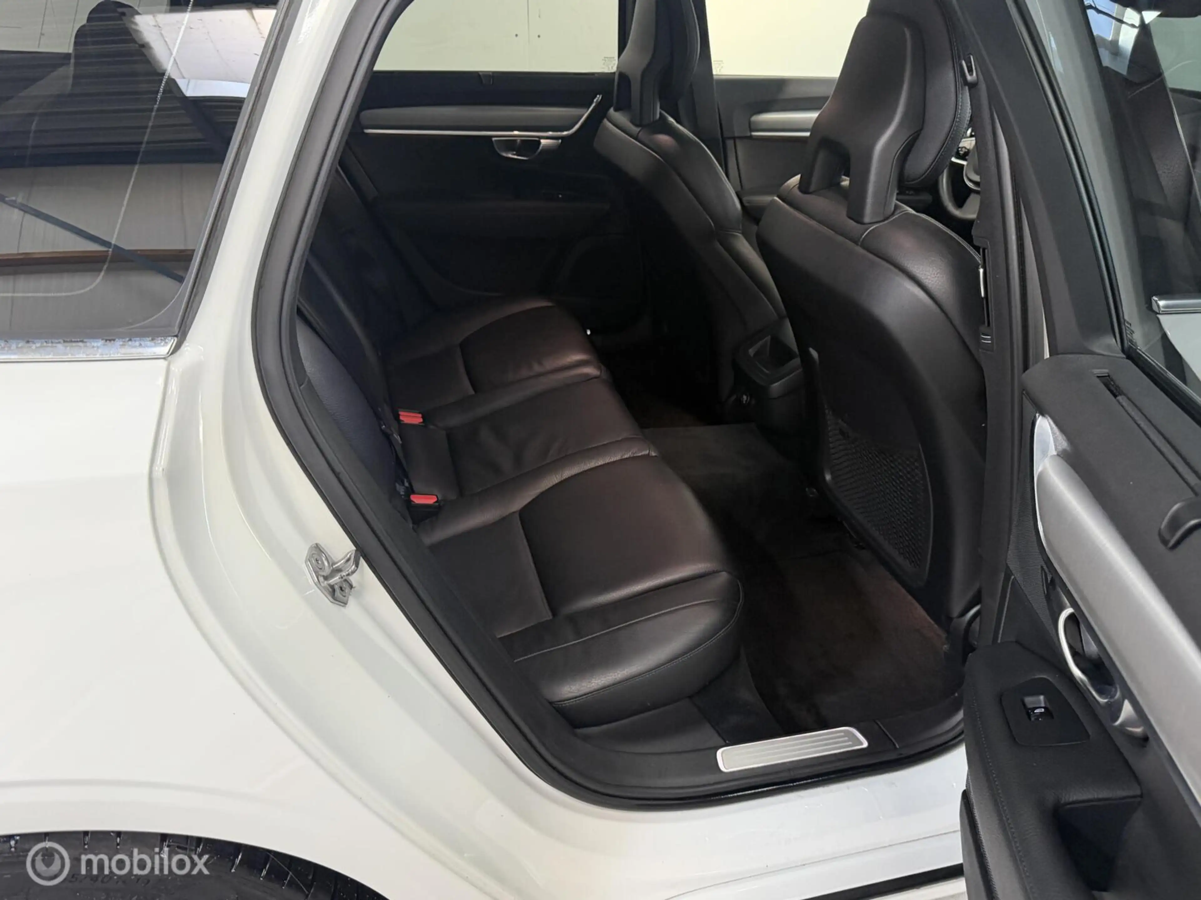Volvo V90 2.0 T5 Momentum NL-AUTO / PANO / LEER — photo 6