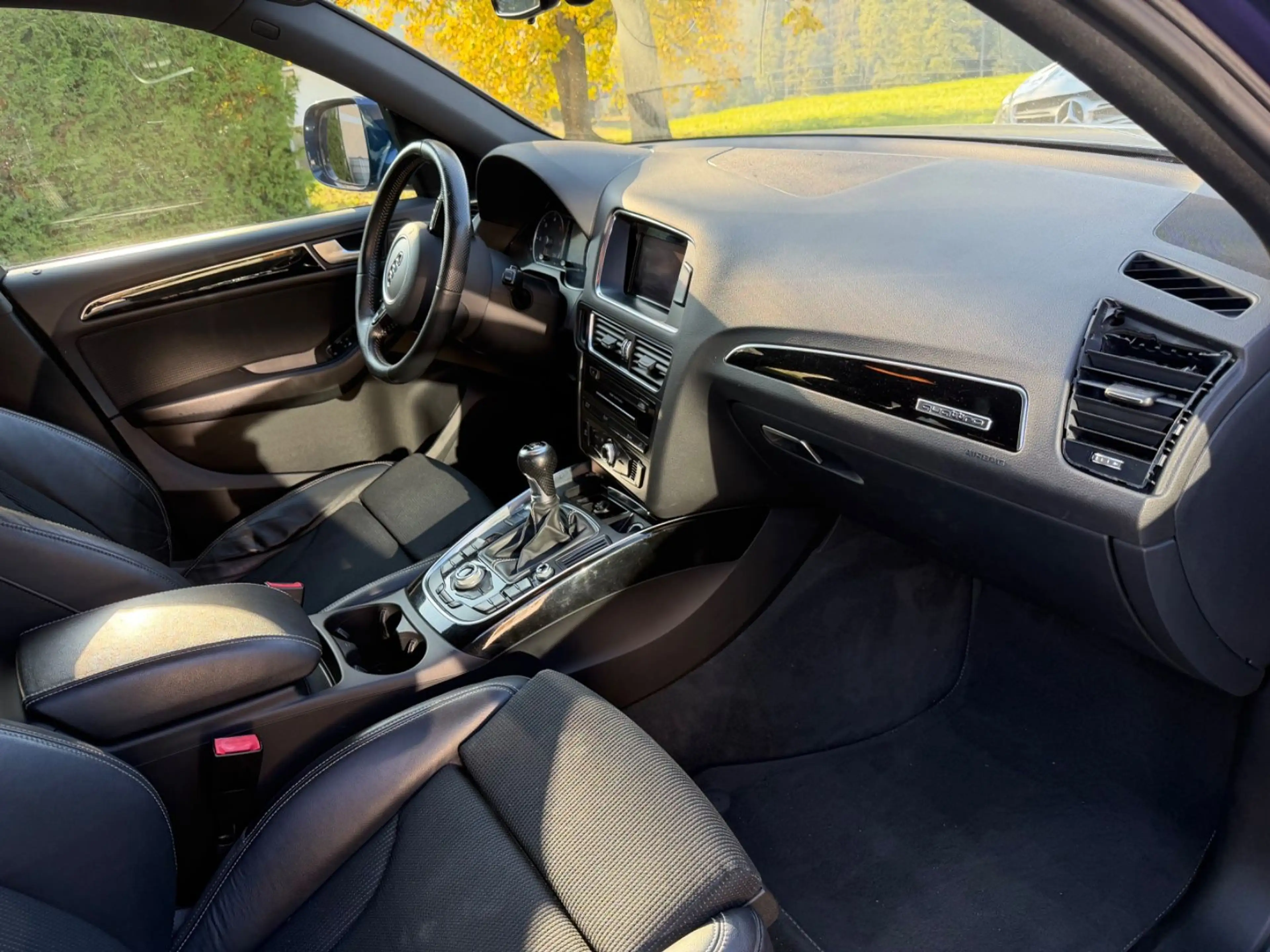Audi Q5 2.0 TDI 140 kW quattro S-LINE AHK — photo 10