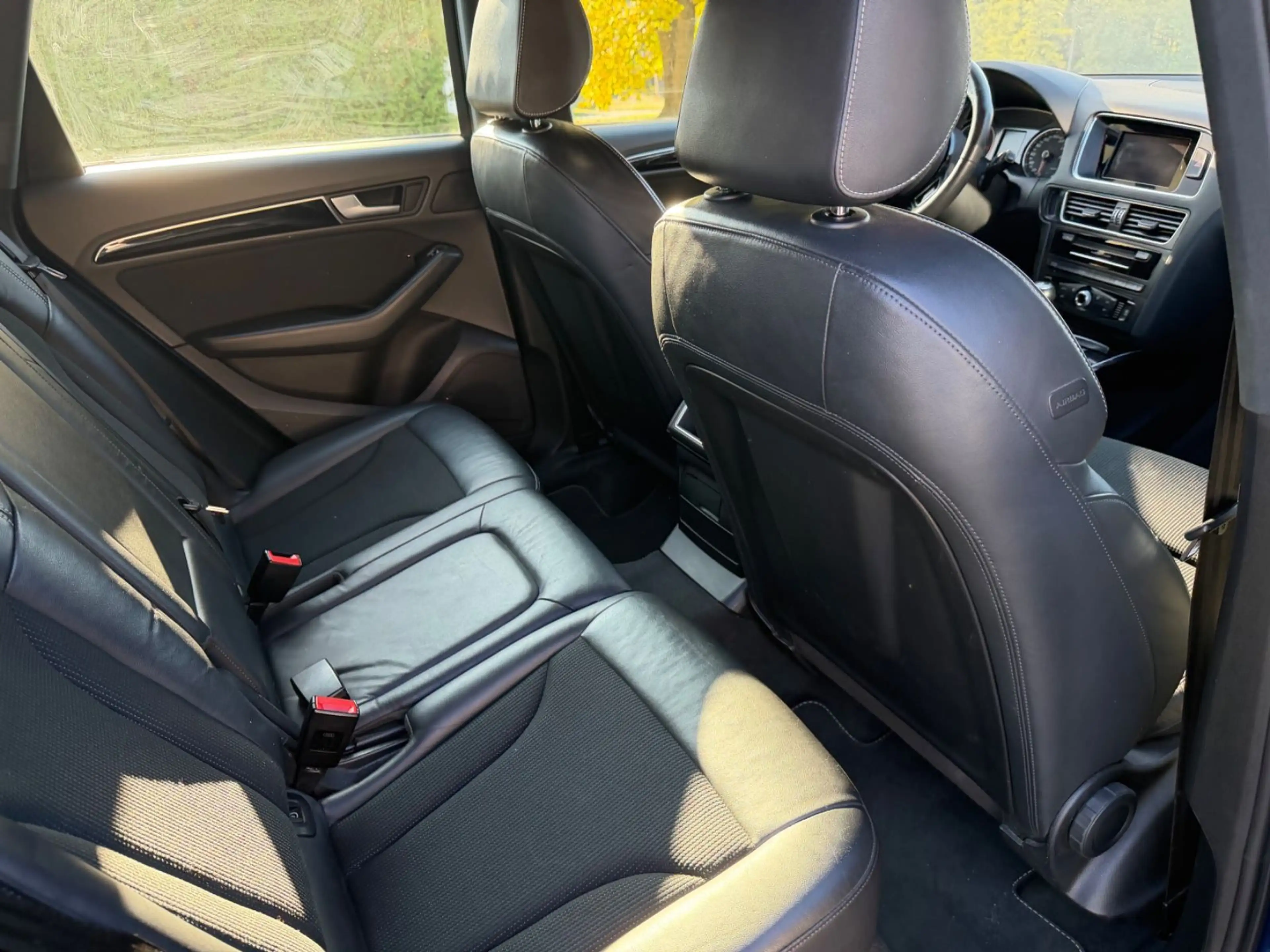 Audi Q5 2.0 TDI 140 kW quattro S-LINE AHK — photo 11