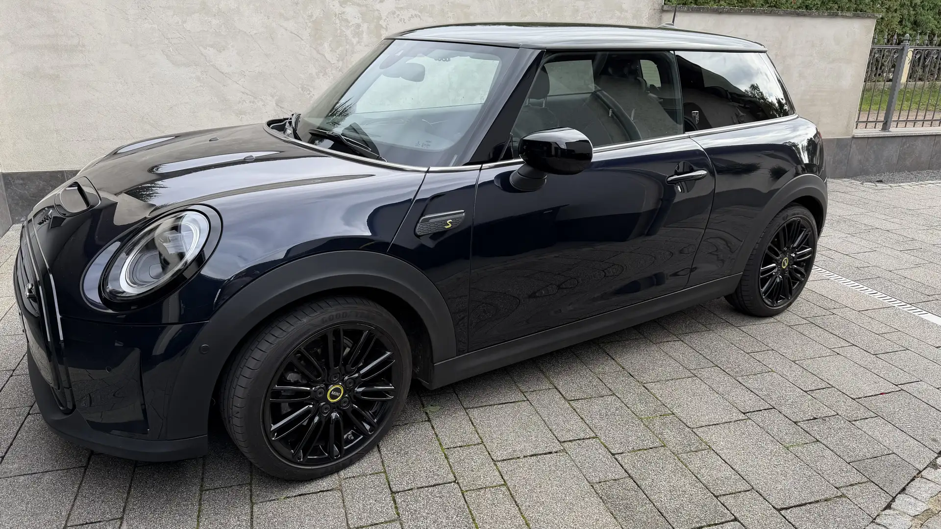 MINI Cooper SE Yours Trim - 2