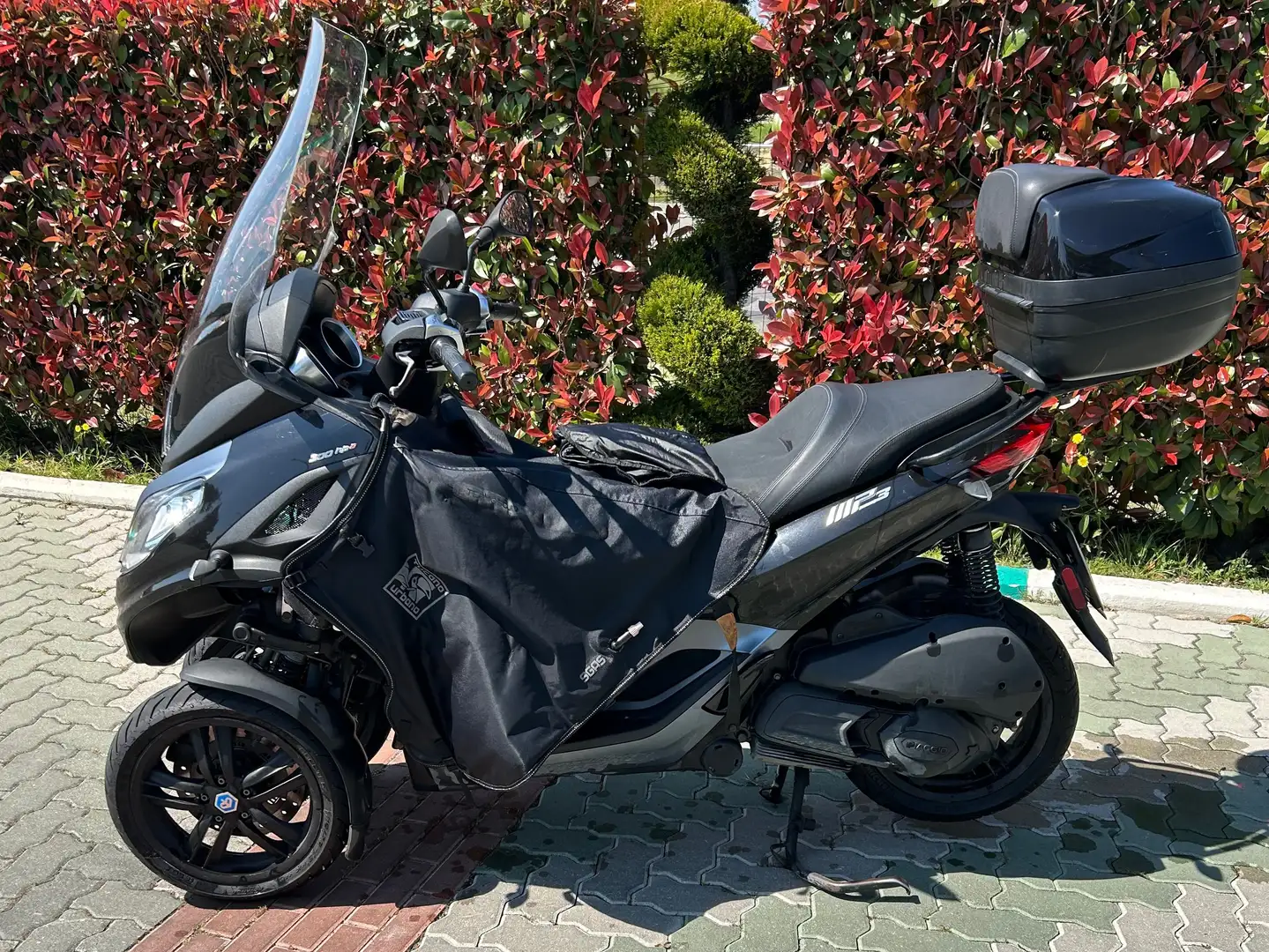 Piaggio MP3 300 Hpe sport Black - 2