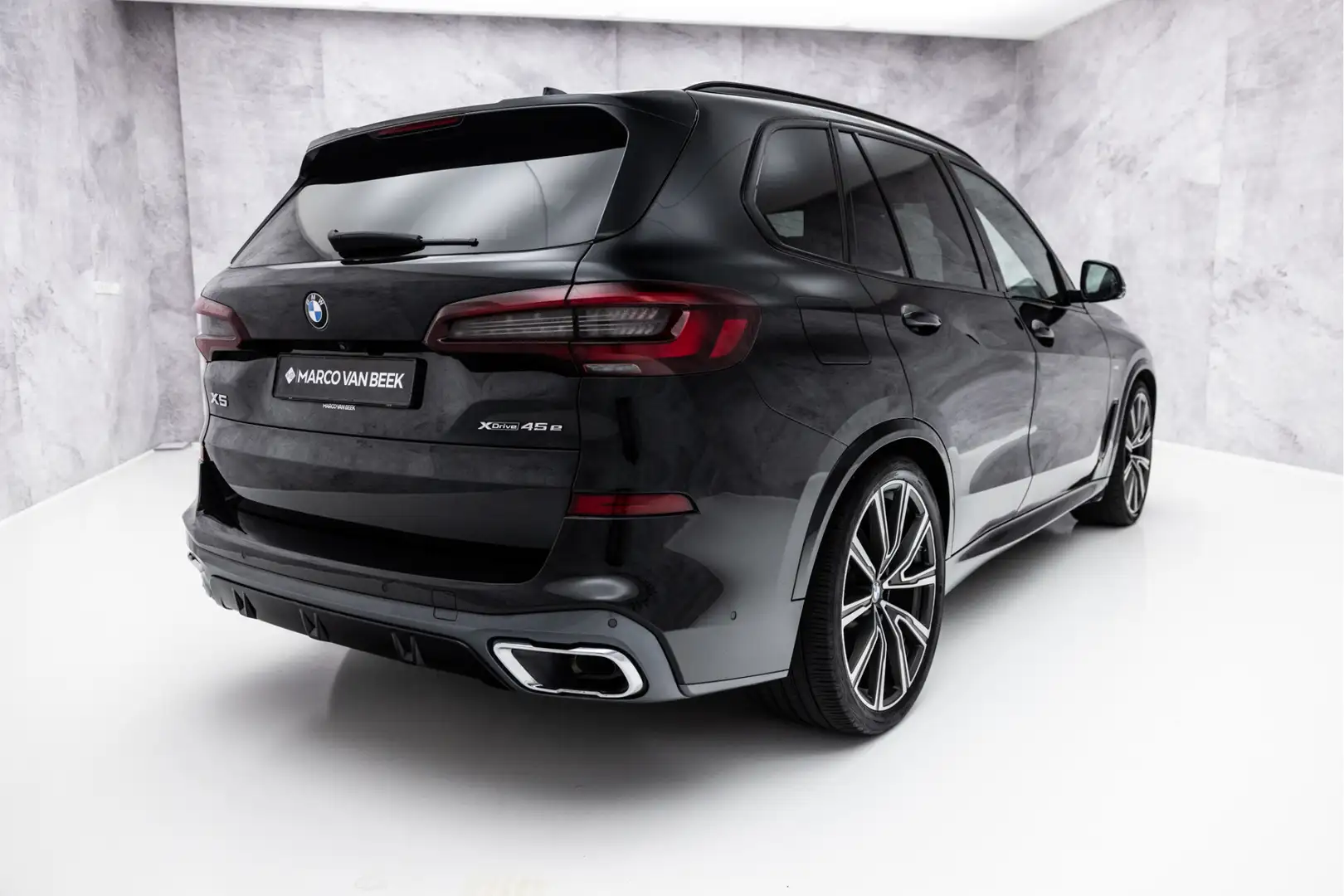 BMW X5 xDrive45e High Executive M-Sport | Pano | 4W Sturi Zwart - 2