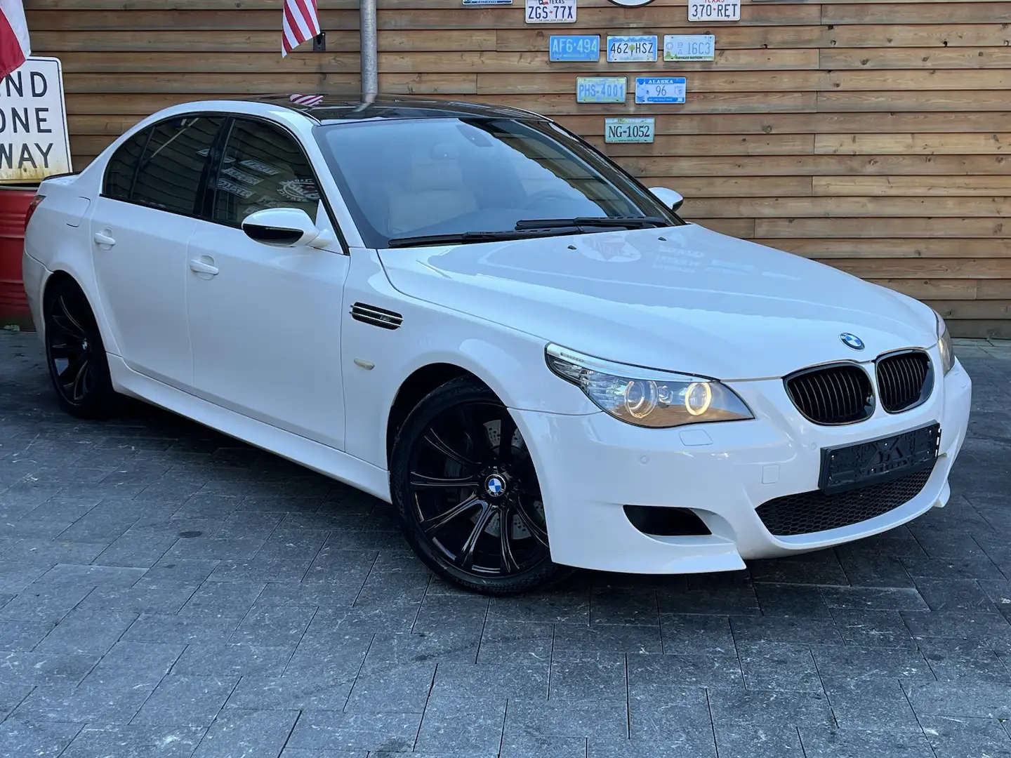 BMW M5 V10 Xenon SMG Schiebedach HUD Weiß - 2