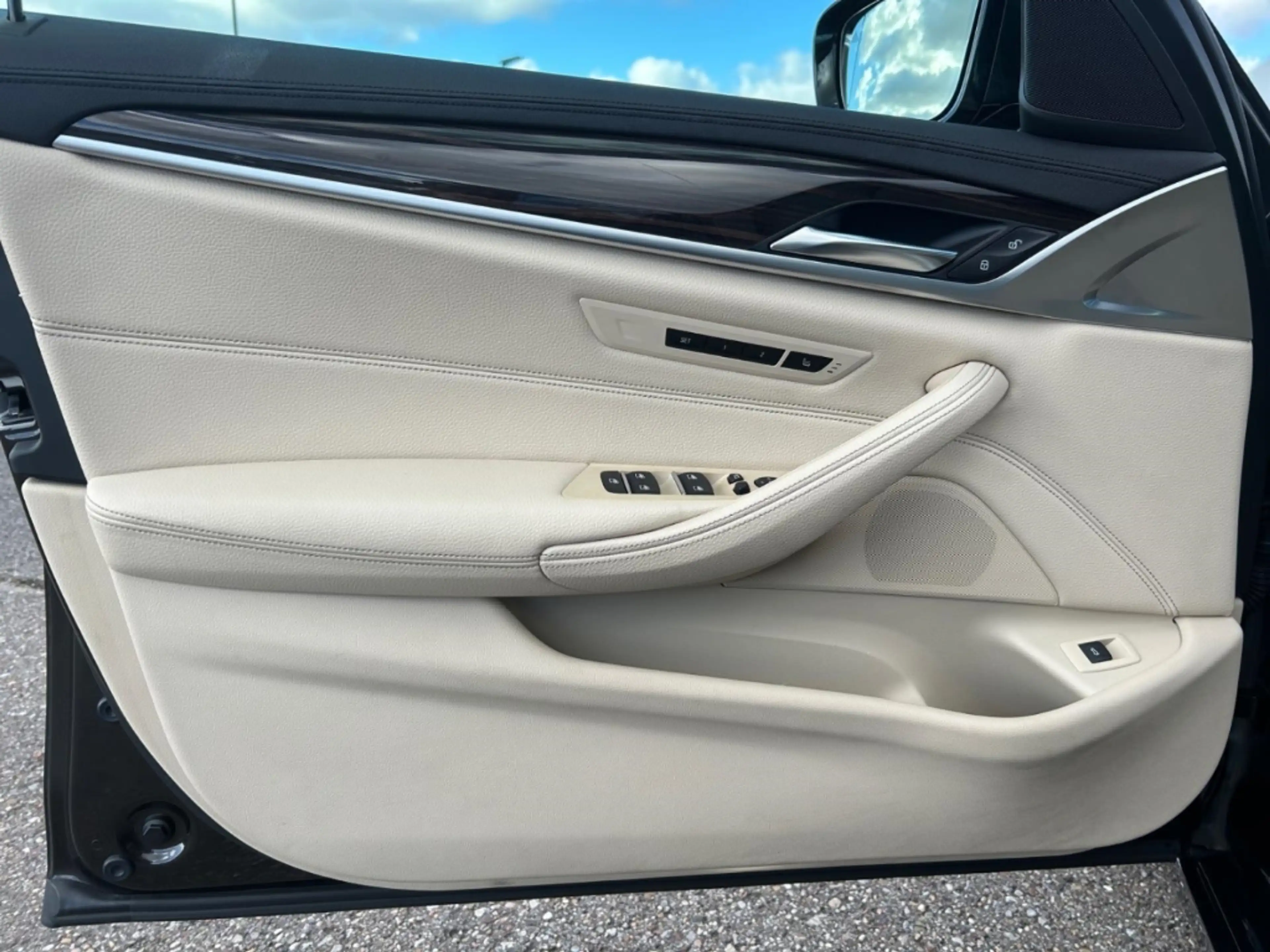 BMW 540 i xDrive Touring Sport Line HUD Luftfederung AHK-k — photo 14