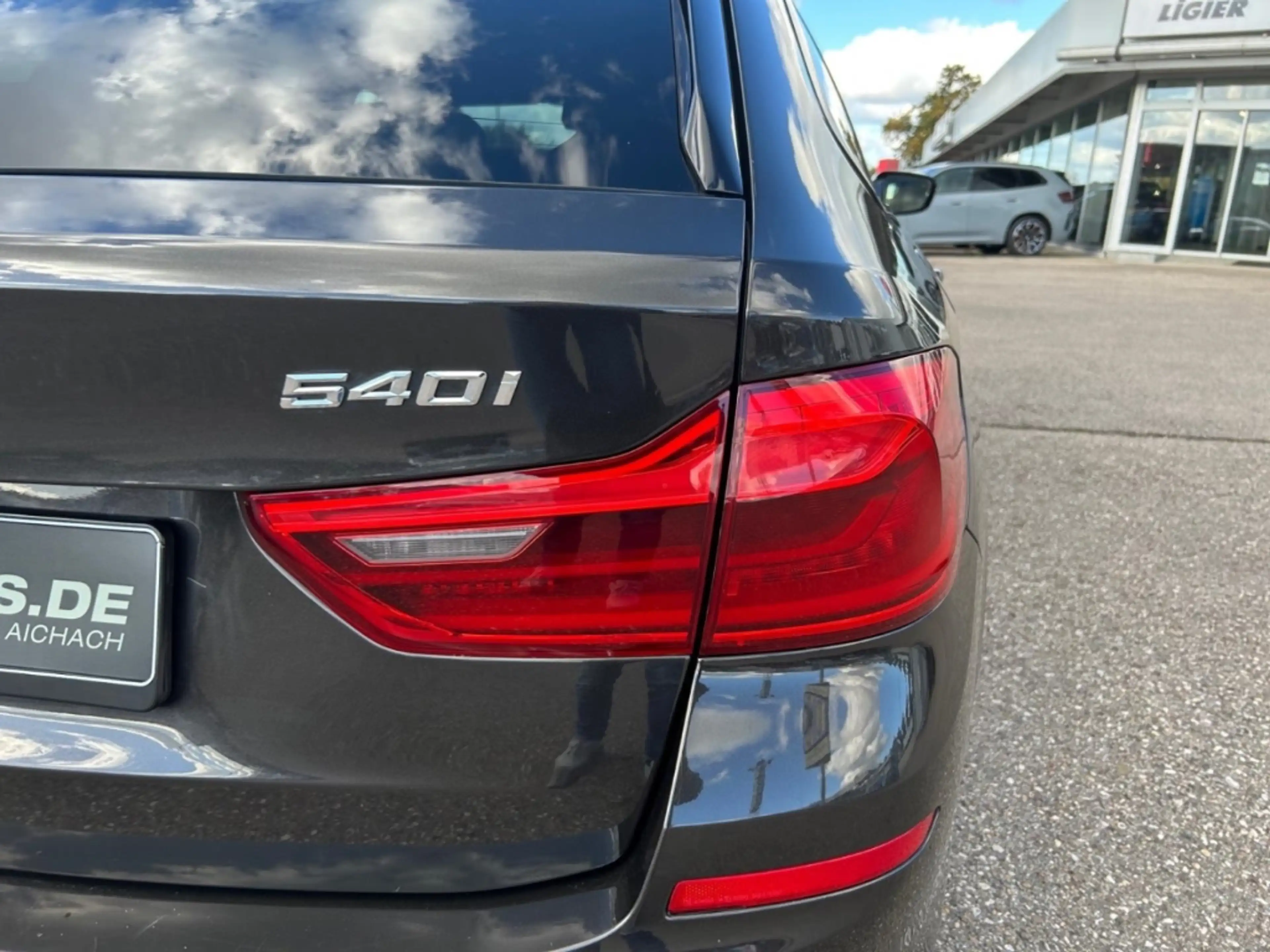 BMW 540 i xDrive Touring Sport Line HUD Luftfederung AHK-k — photo 11