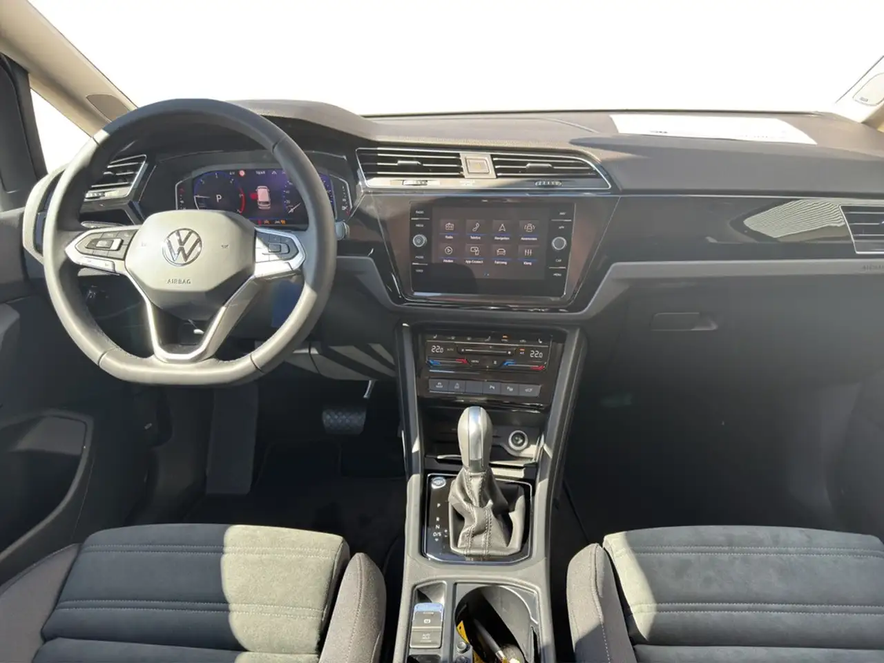 Volkswagen Touran 2.0 TDI DSG Highline DCC AHK*STHZG*DYNAUDIO*LED... 16