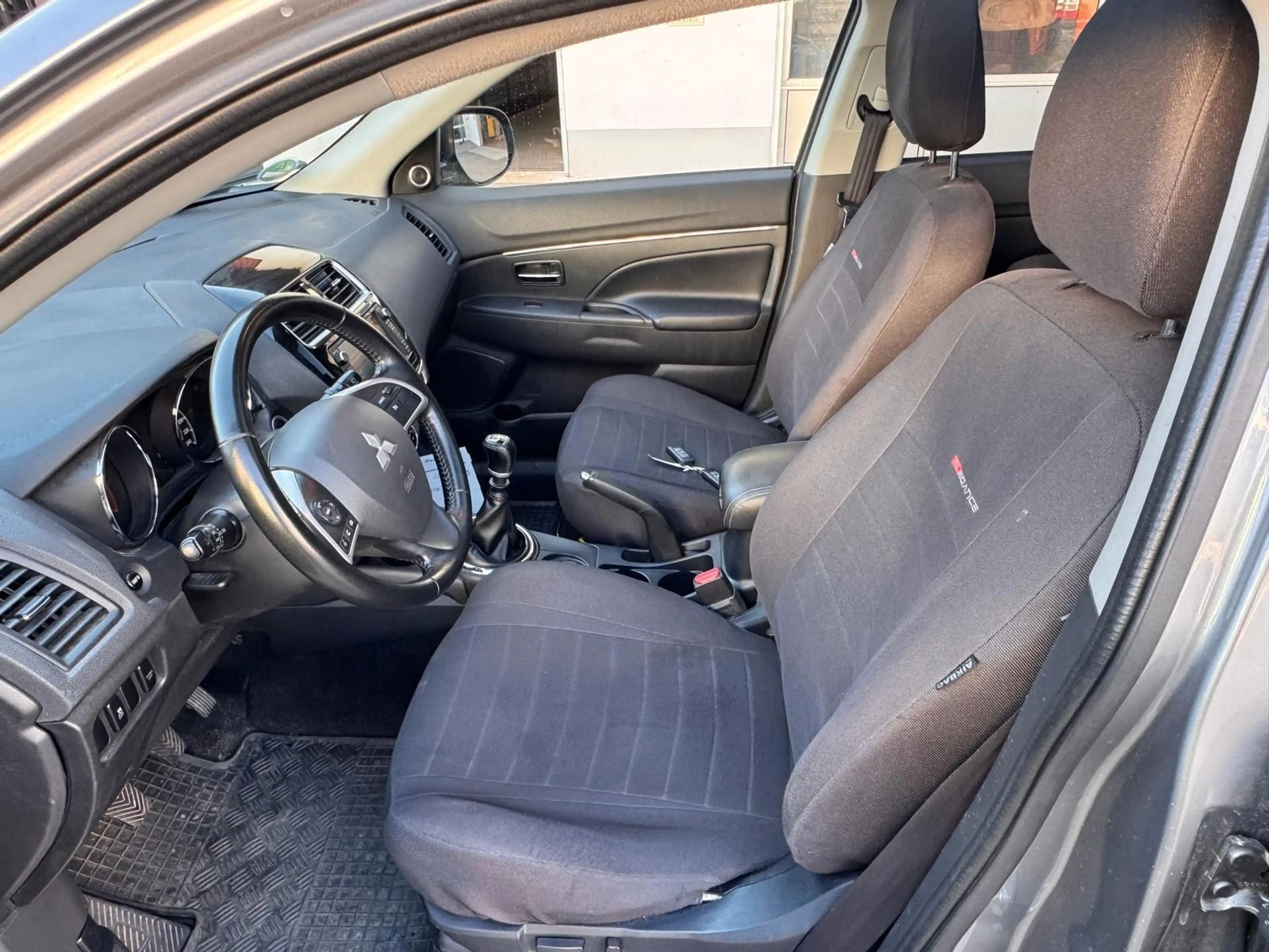 Mitsubishi ASX 1.8 DI-D 4WD Invite AHK Pano Standhzg. — photo 8