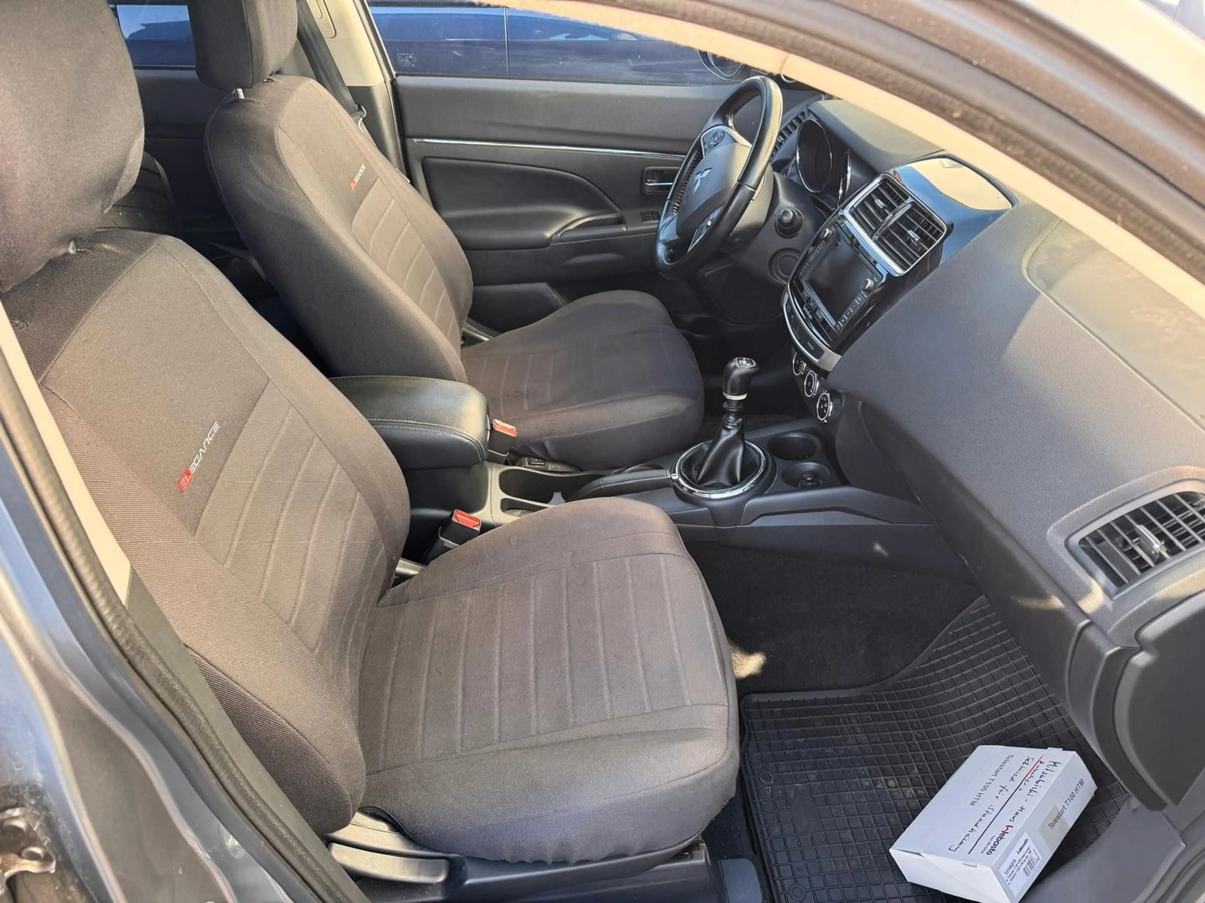 Mitsubishi ASX 1.8 DI-D 4WD Invite AHK Pano Standhzg. — photo 9