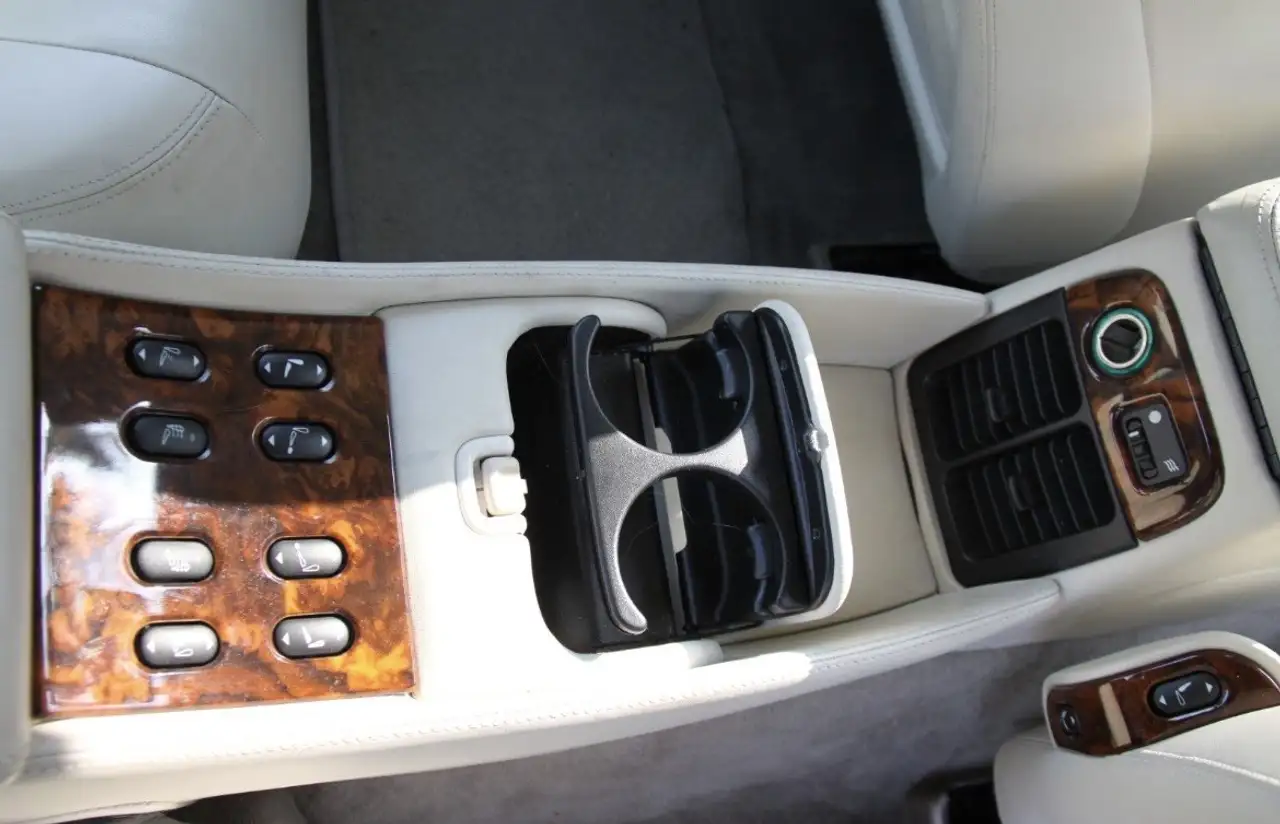 Jaguar Daimler Super V8 LWB (X308), foto 8