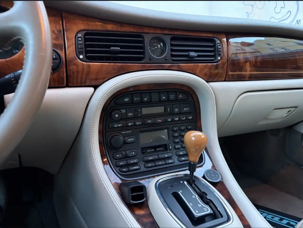 Jaguar Daimler Super V8 LWB (X308), foto 5