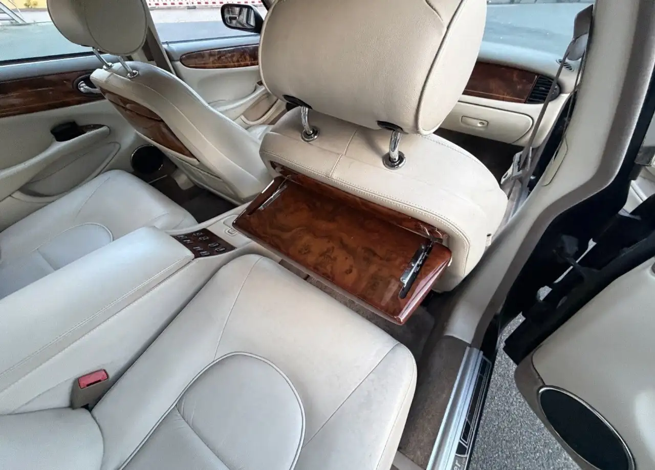 Jaguar Daimler Super V8 LWB (X308), foto 11