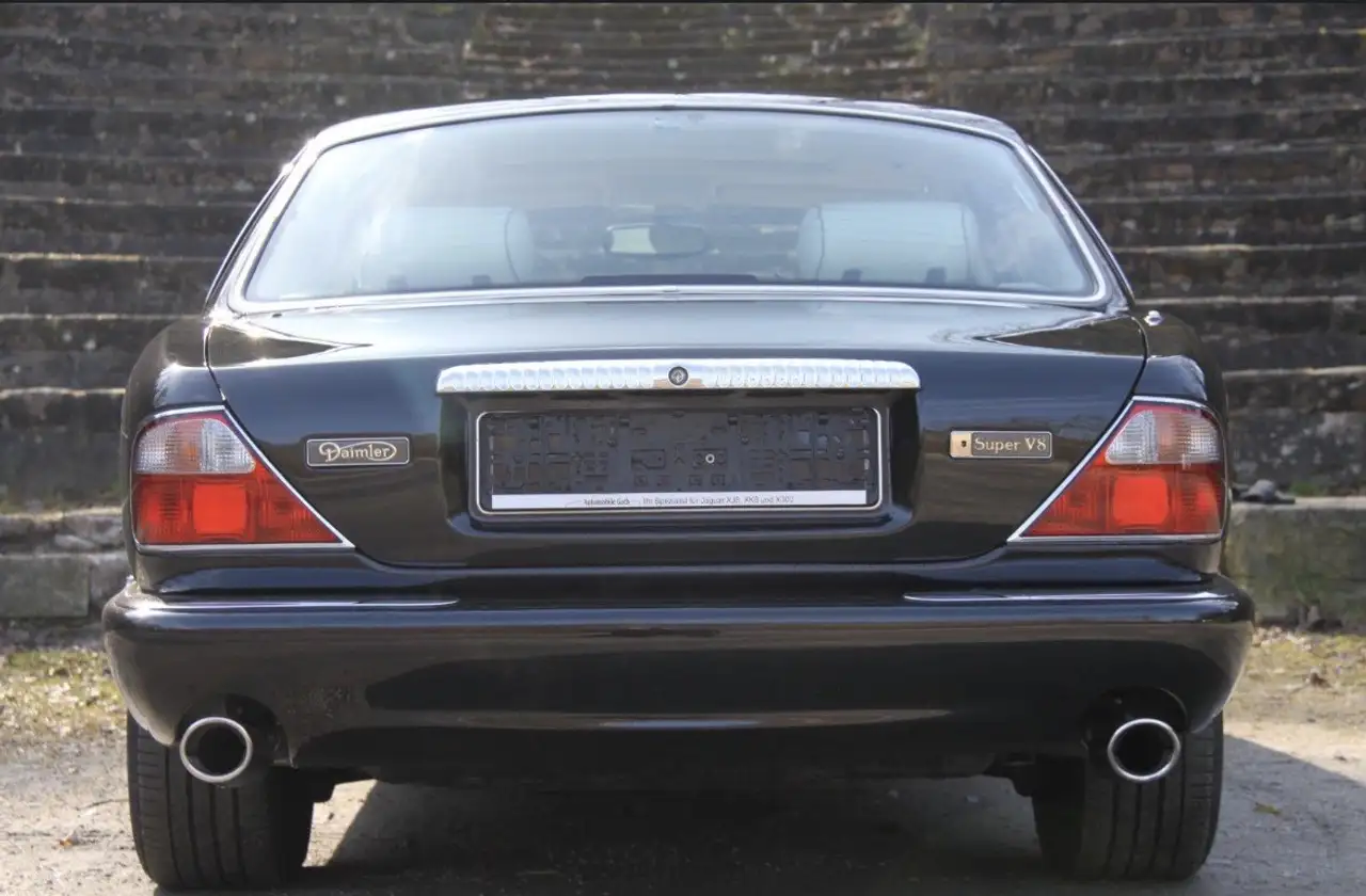 Jaguar Daimler Super V8 LWB (X308), foto 2