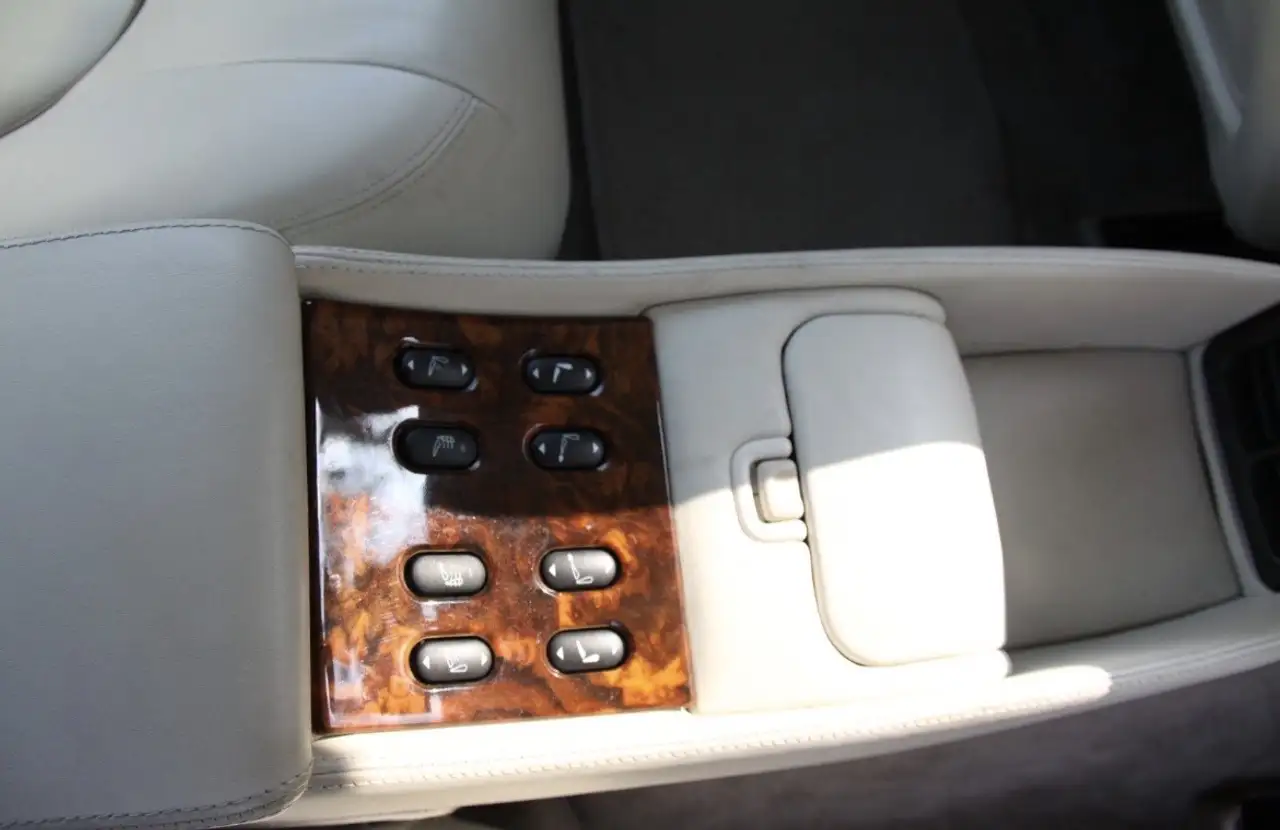 Jaguar Daimler Super V8 LWB (X308), foto 7