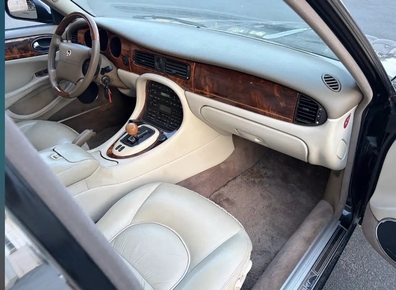 Jaguar Daimler Super V8 LWB (X308), foto 10