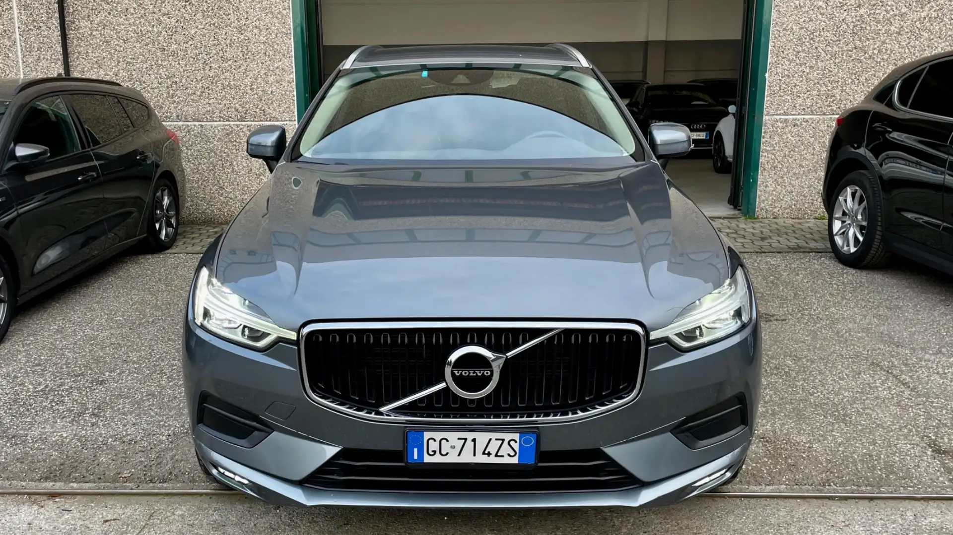 Volvo XC60 XC60 B4 (d) AWD Geartronic Momentum Pro Grigio - 2