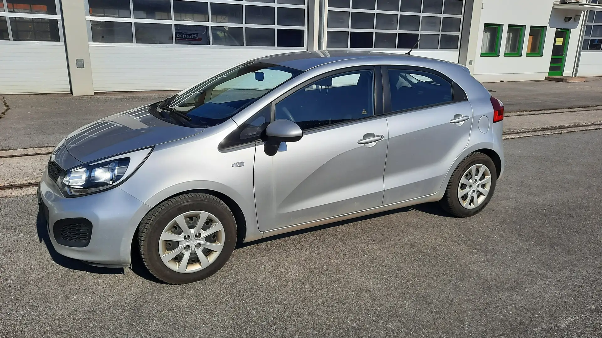 Kia Rio Rio 1,2 MPI Silber Silber Silber - 1