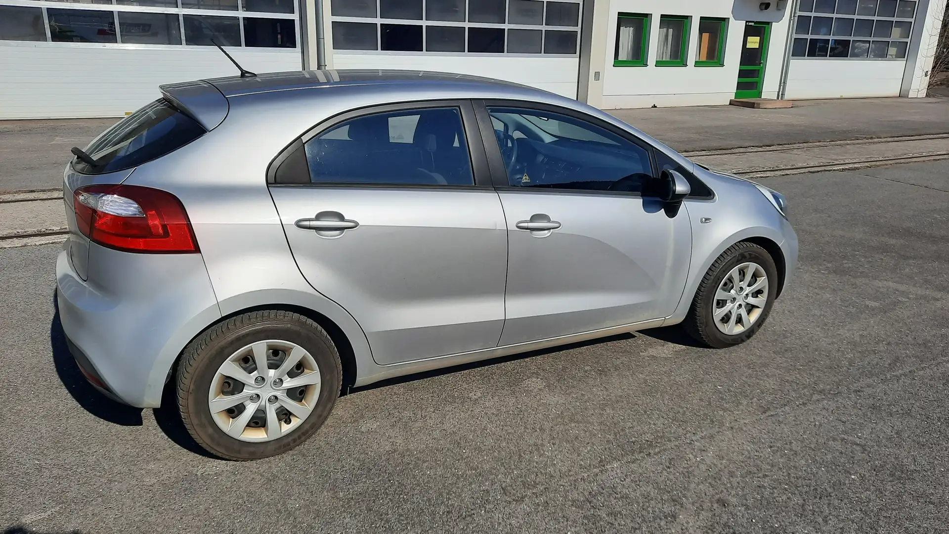 Kia Rio Rio 1,2 MPI Silber Silber Silber - 2