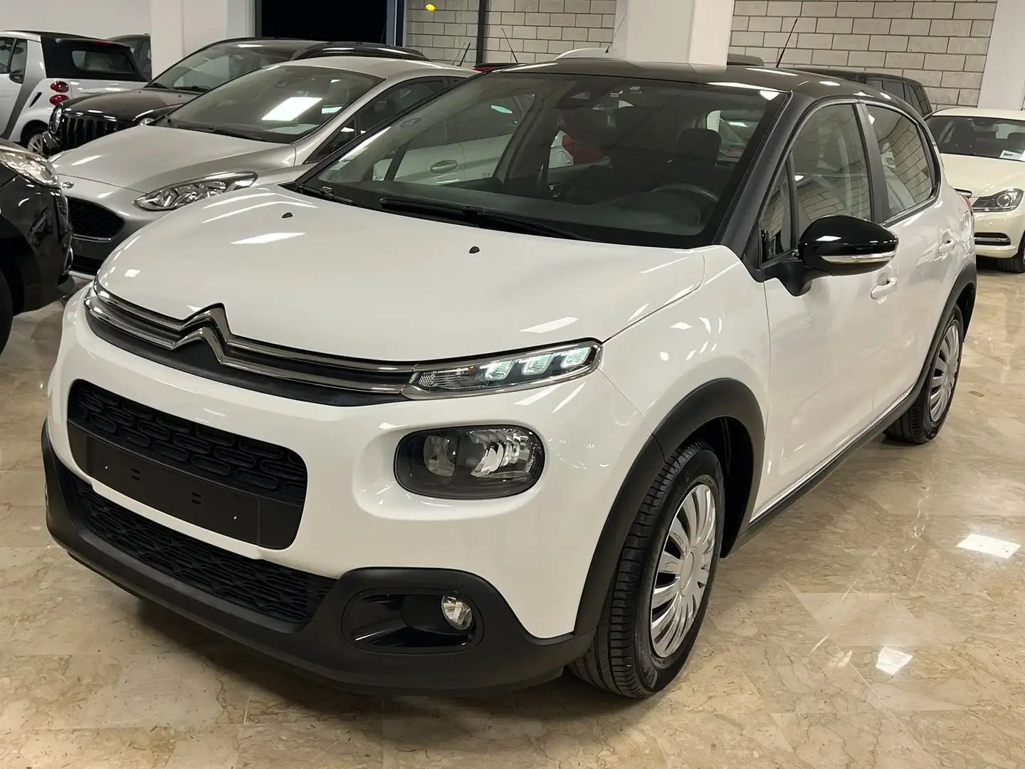 Citroen C3 1.2 puretech Feel 82cv neopatentati Bianco - 1