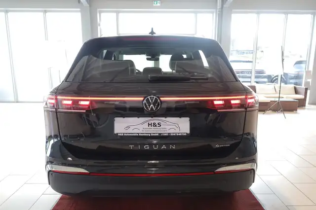 Volkswagen Tiguan view 4