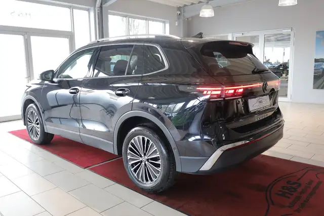Volkswagen Tiguan view 3