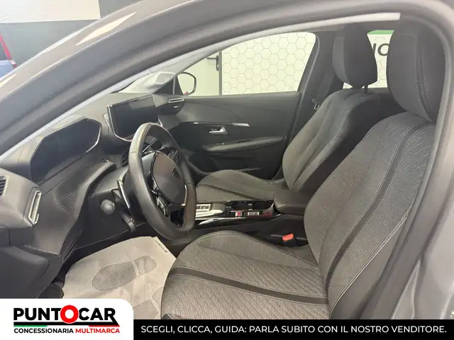 Peugeot 208 view 10