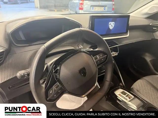 Peugeot 208 view 12