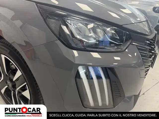 Peugeot 208 view 4