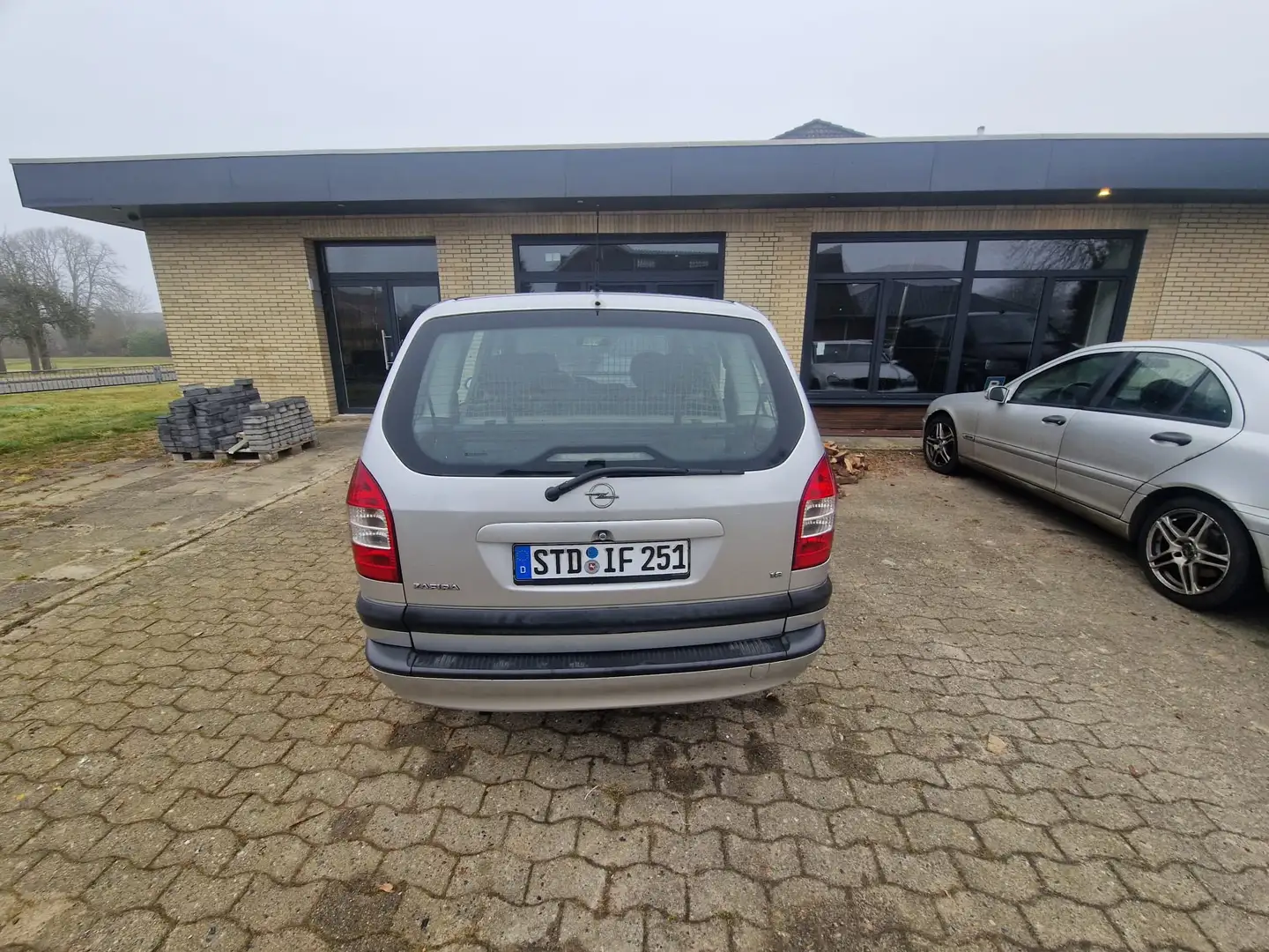 Opel Zafira Zafira 1.8 Edition srebrna - 1