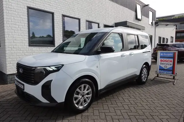 Ford Tourneo Courier 1.0 TITANIUM EDITION  Navi + Camera +Winterpack +