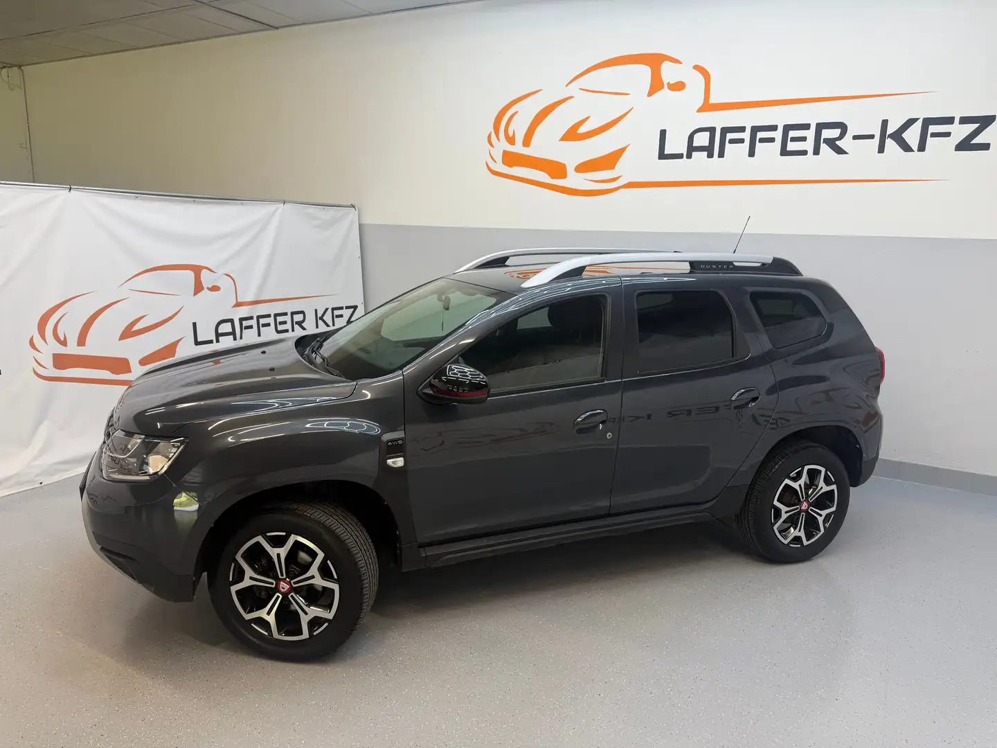 Dacia Duster Duster Charisma 4WD TCe 130 SITZHZG KLIMAAUTO TEMP Grau - 2