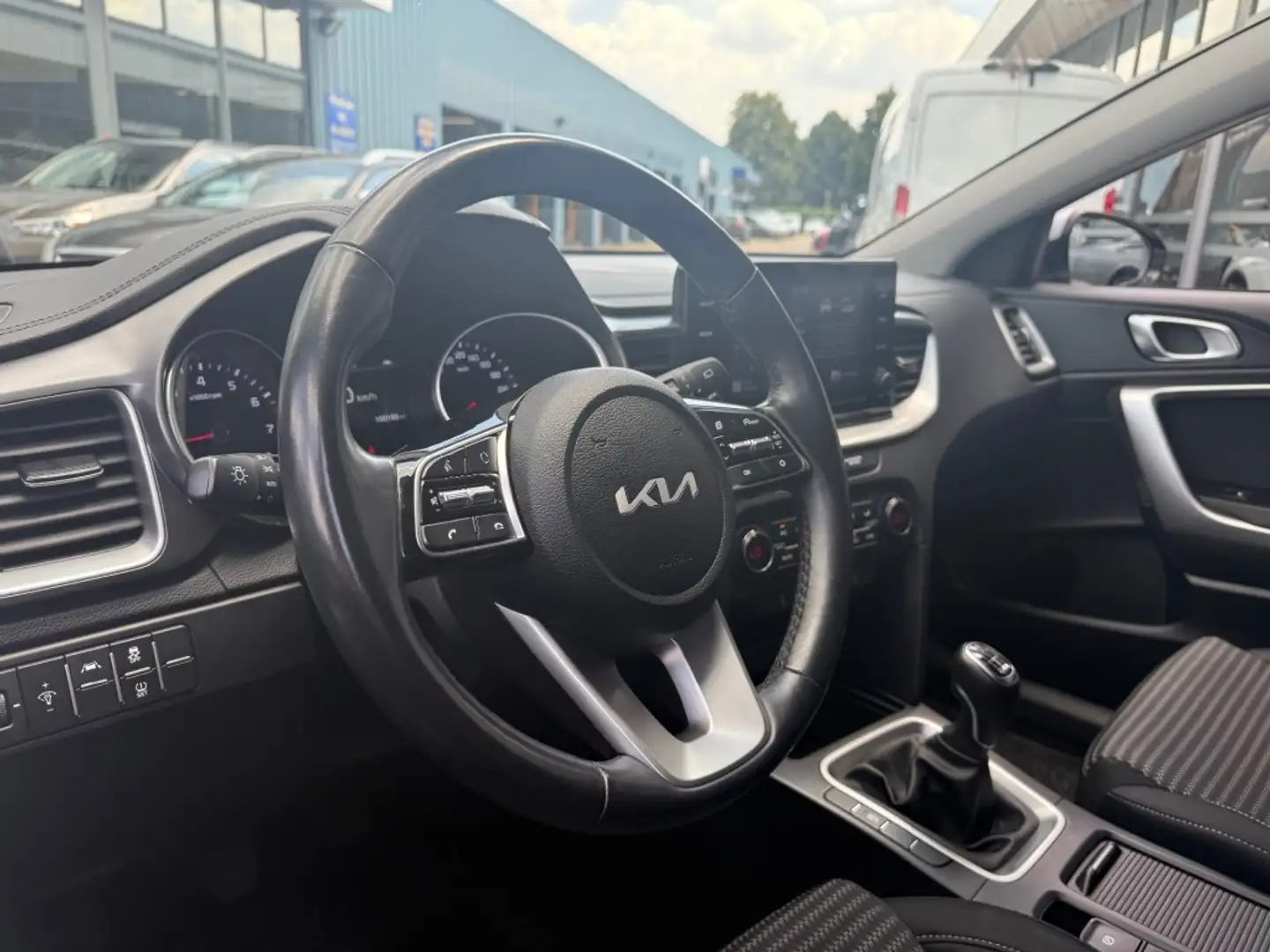 Kia XCeed 1.0 T-GDI DYNAMIC LINE AIRCO CARPLAY PDC-CAMERA. Grijs - 2