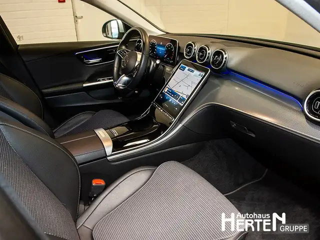 Mercedes-Benz C-Class view 6